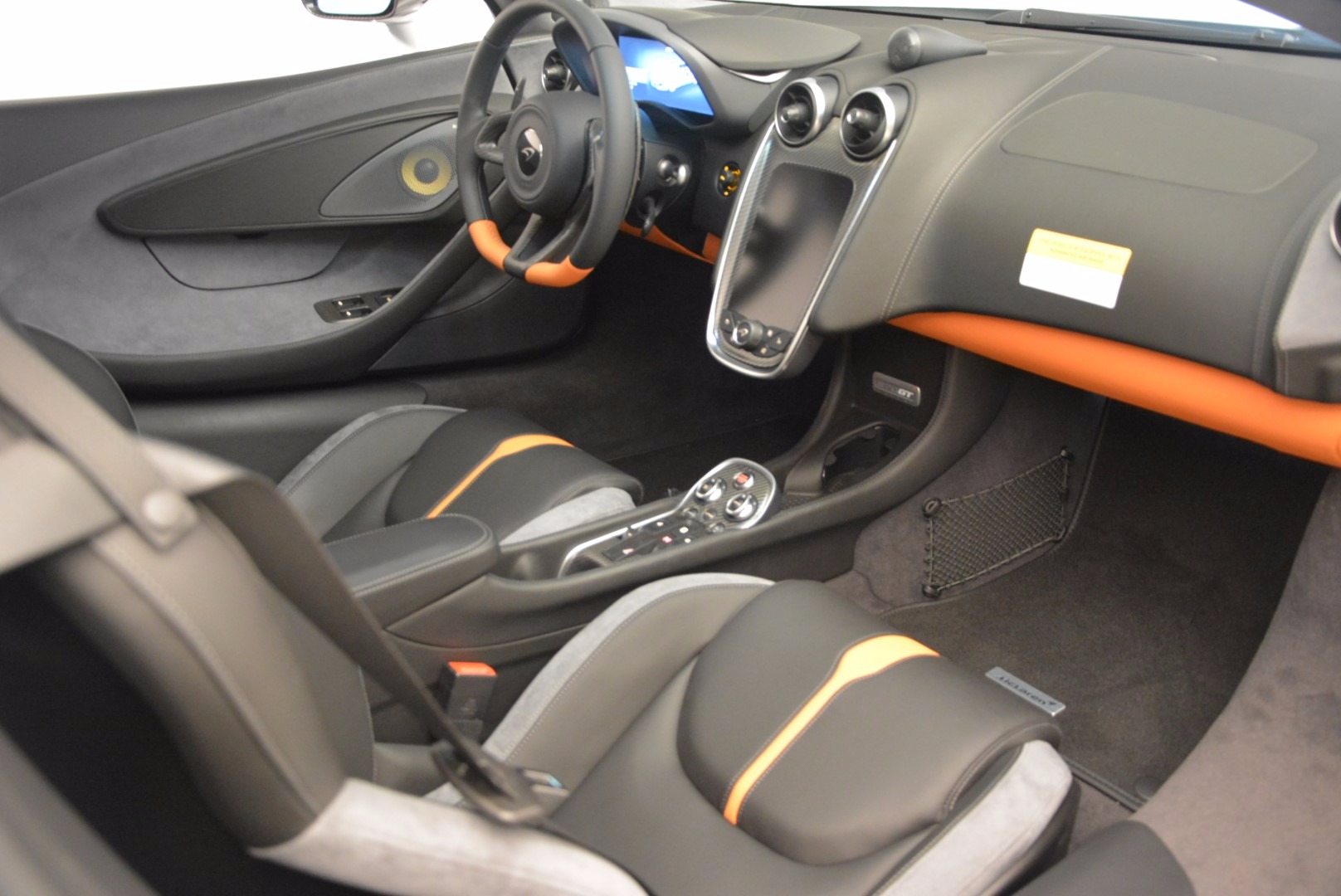 New-2017-McLaren-570GT