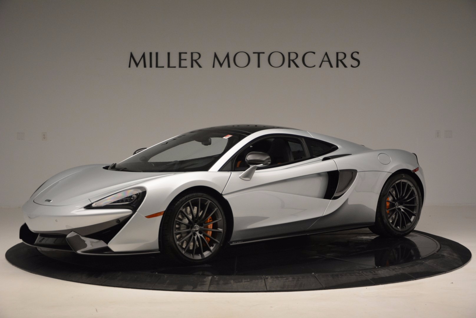 New-2017-McLaren-570GT