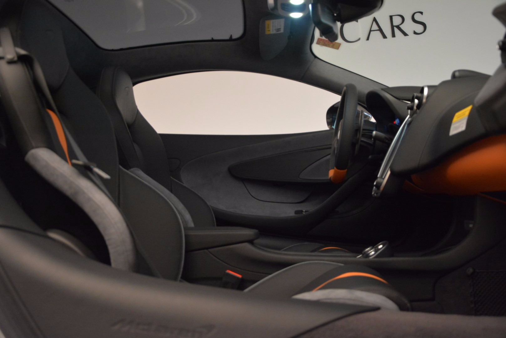 New-2017-McLaren-570GT