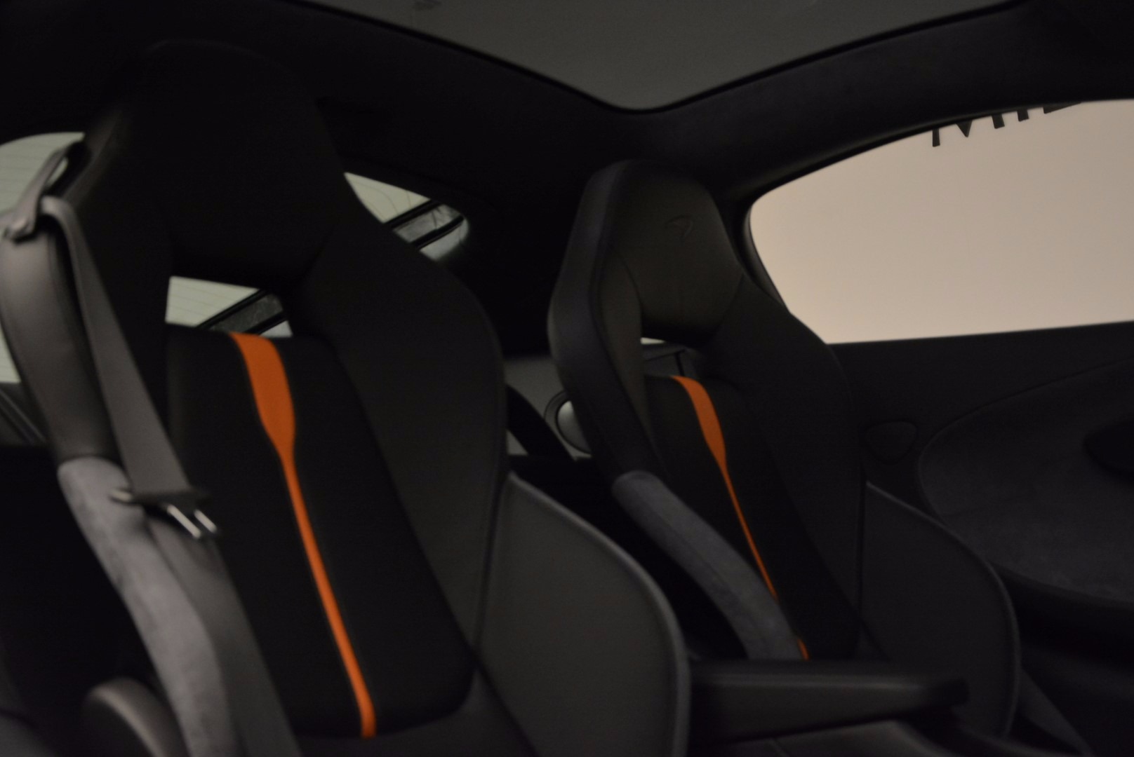 New-2017-McLaren-570GT