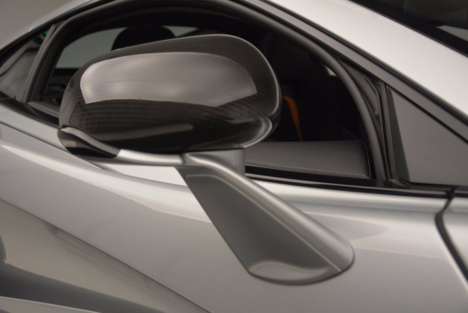 New-2017-McLaren-570GT