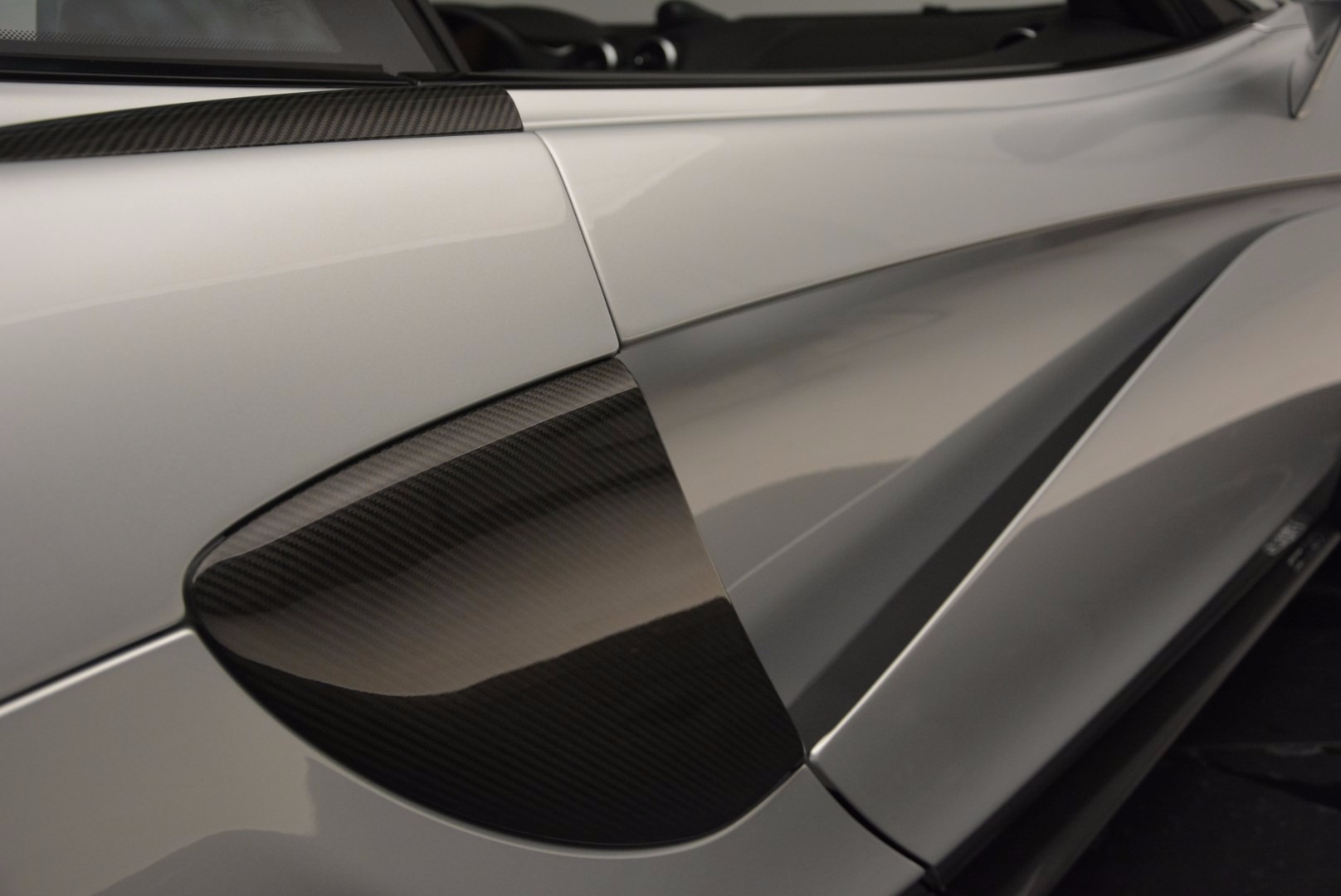 New-2017-McLaren-570GT