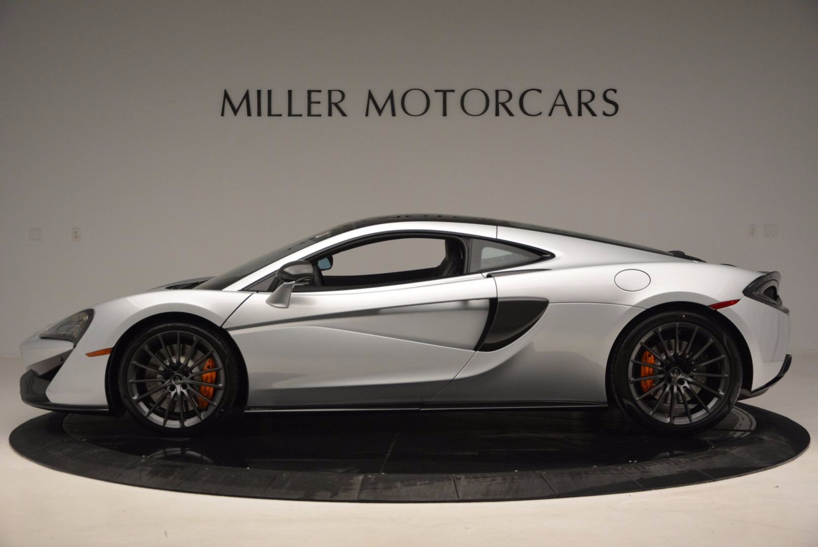 New-2017-McLaren-570GT
