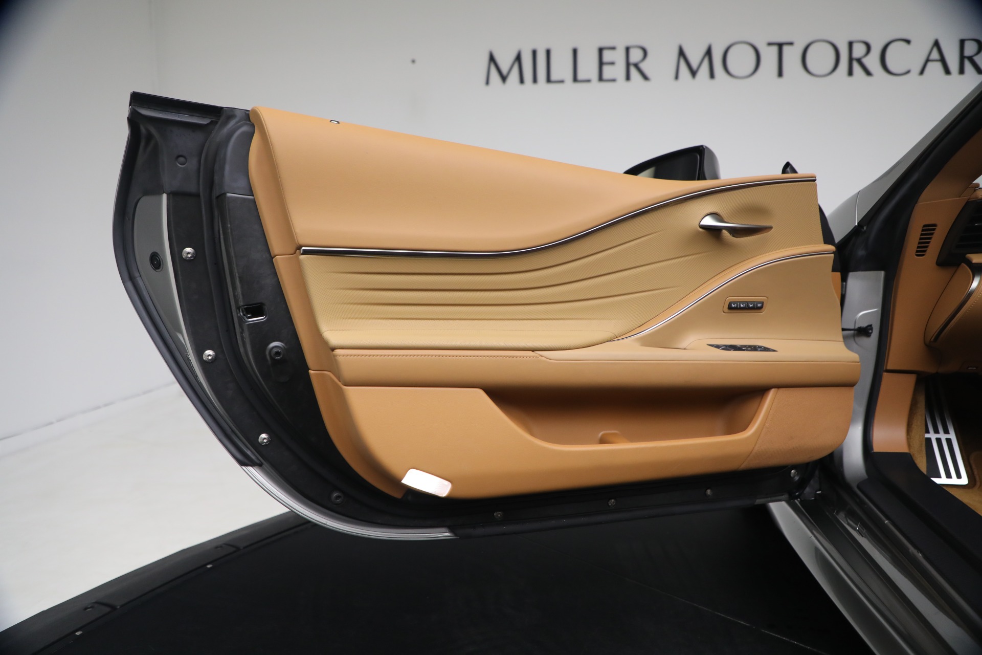 Used-2021-Lexus-LC-500-Convertible