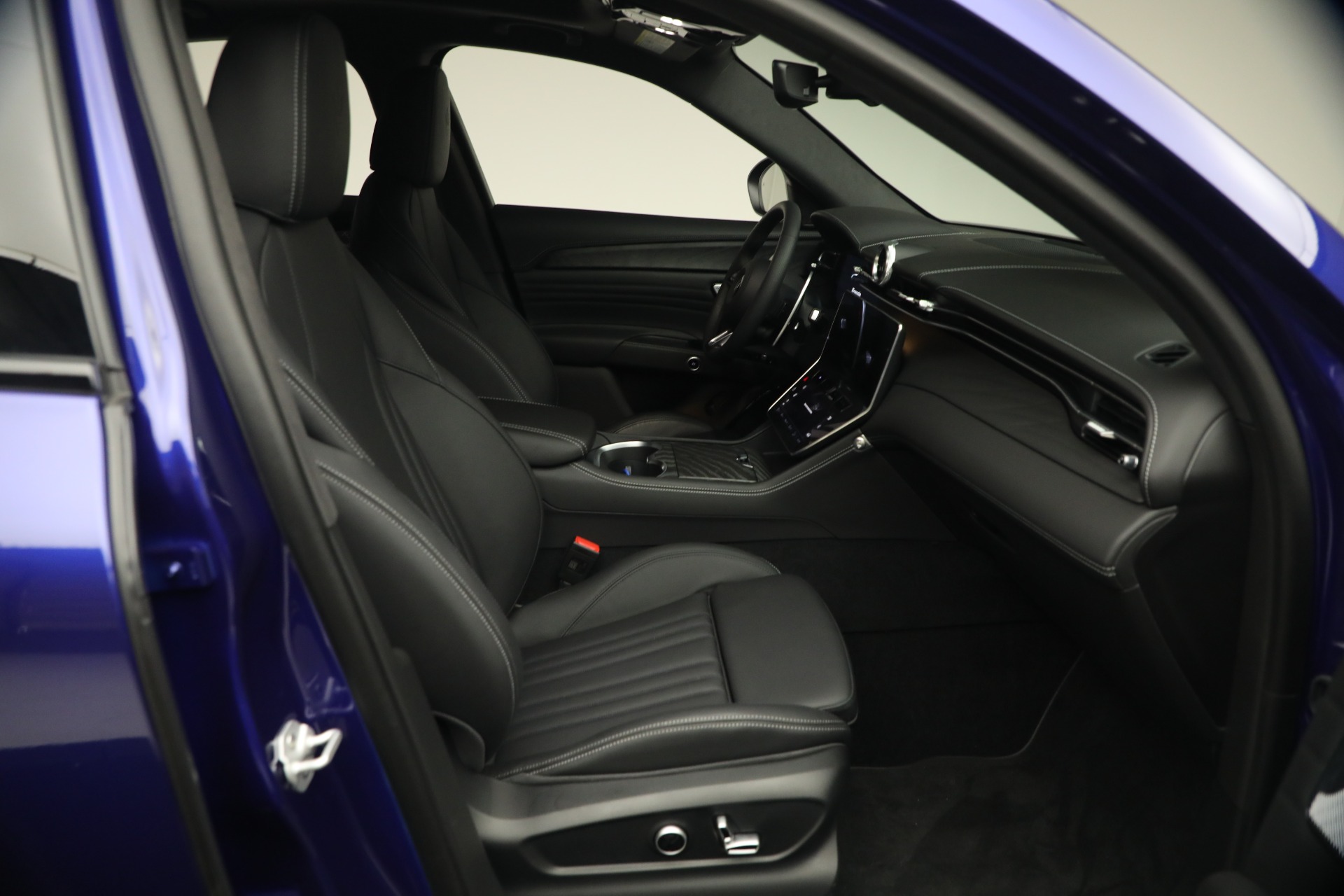 New-2026-Maserati-Grecale-Modena-V6