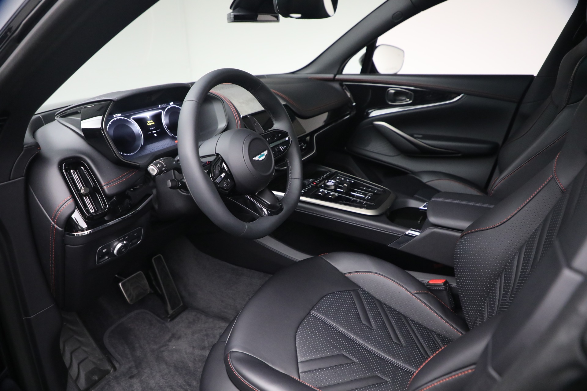 New-2026-Aston-Martin-DBX-S