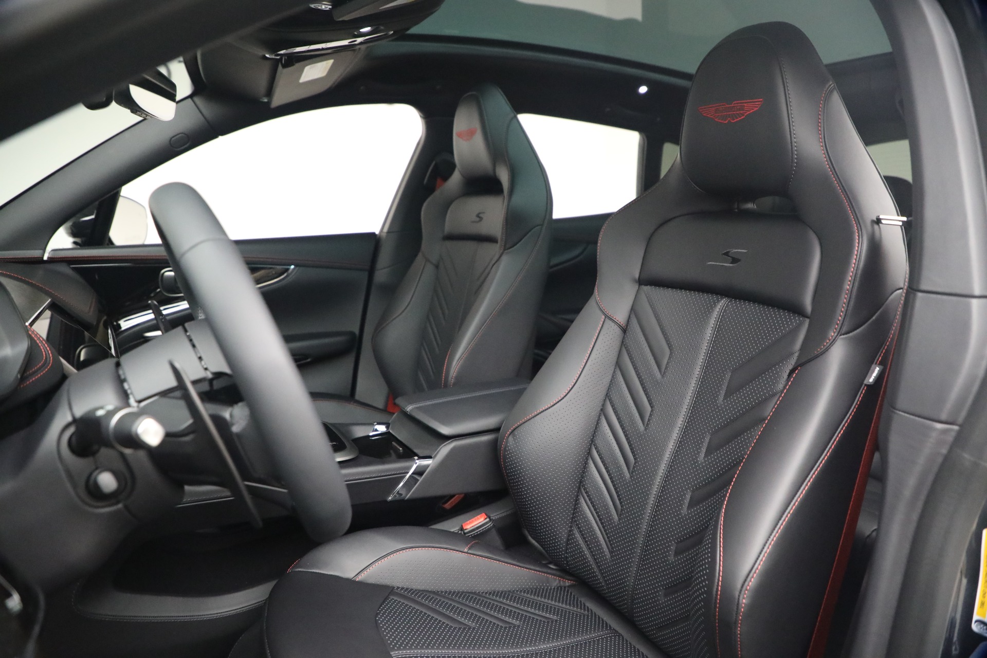 New-2026-Aston-Martin-DBX-S