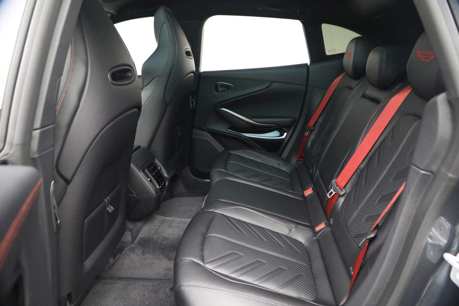New-2026-Aston-Martin-DBX-S