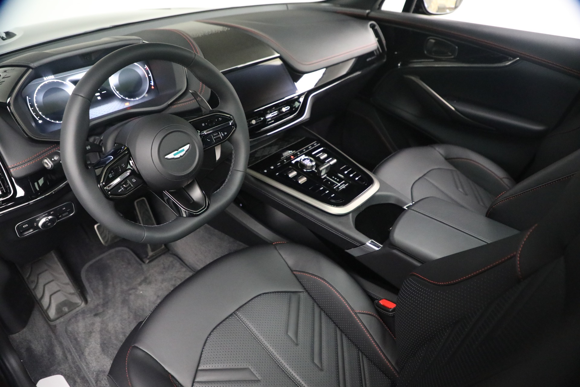 New-2026-Aston-Martin-DBX-S