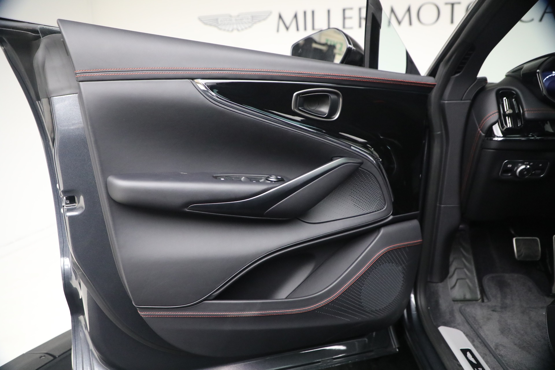 New-2026-Aston-Martin-DBX-S
