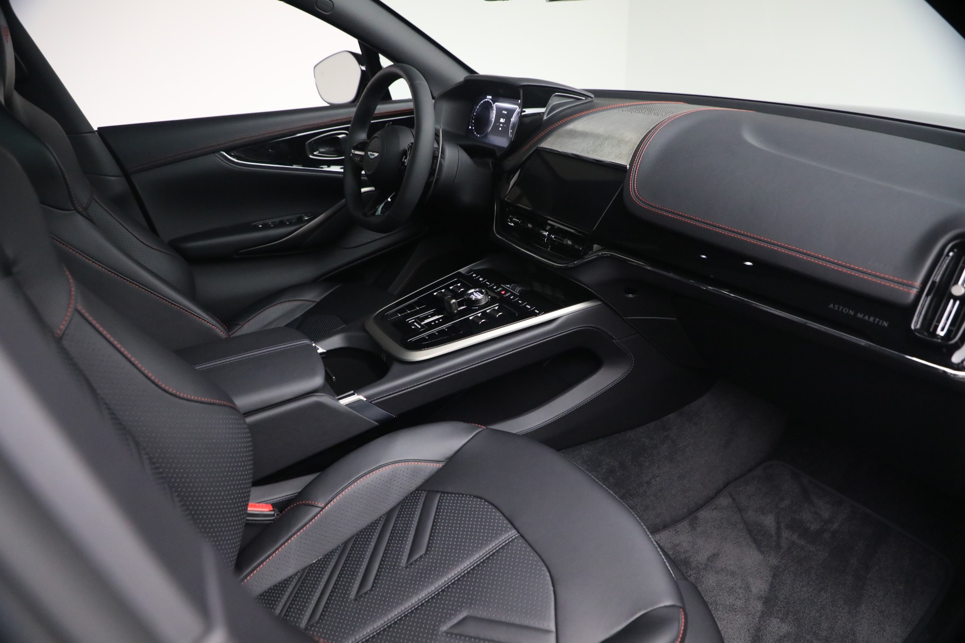 New-2026-Aston-Martin-DBX-S