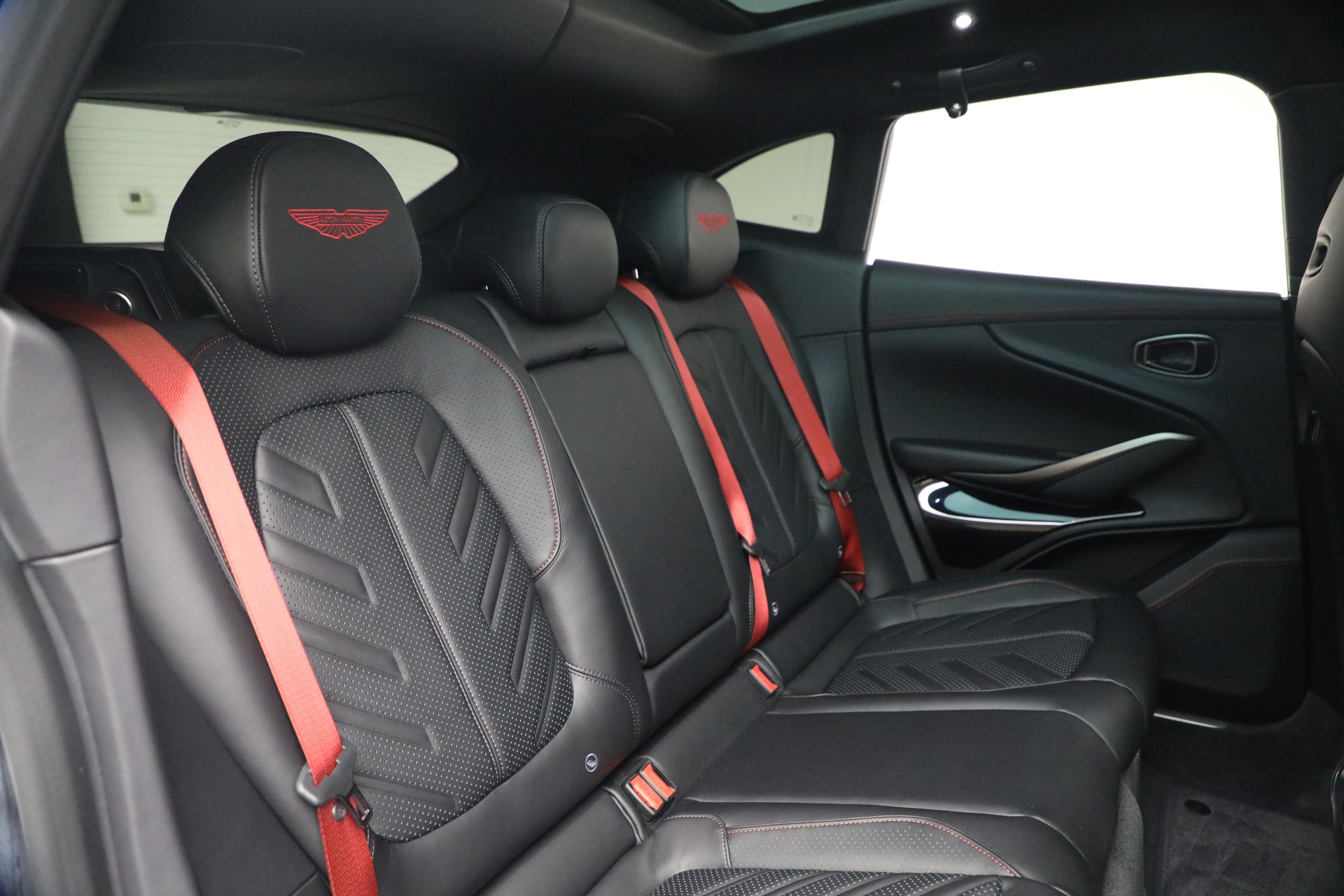 New-2026-Aston-Martin-DBX-S