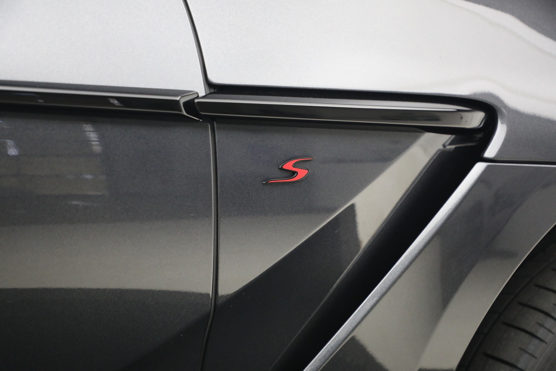New-2026-Aston-Martin-DBX-S