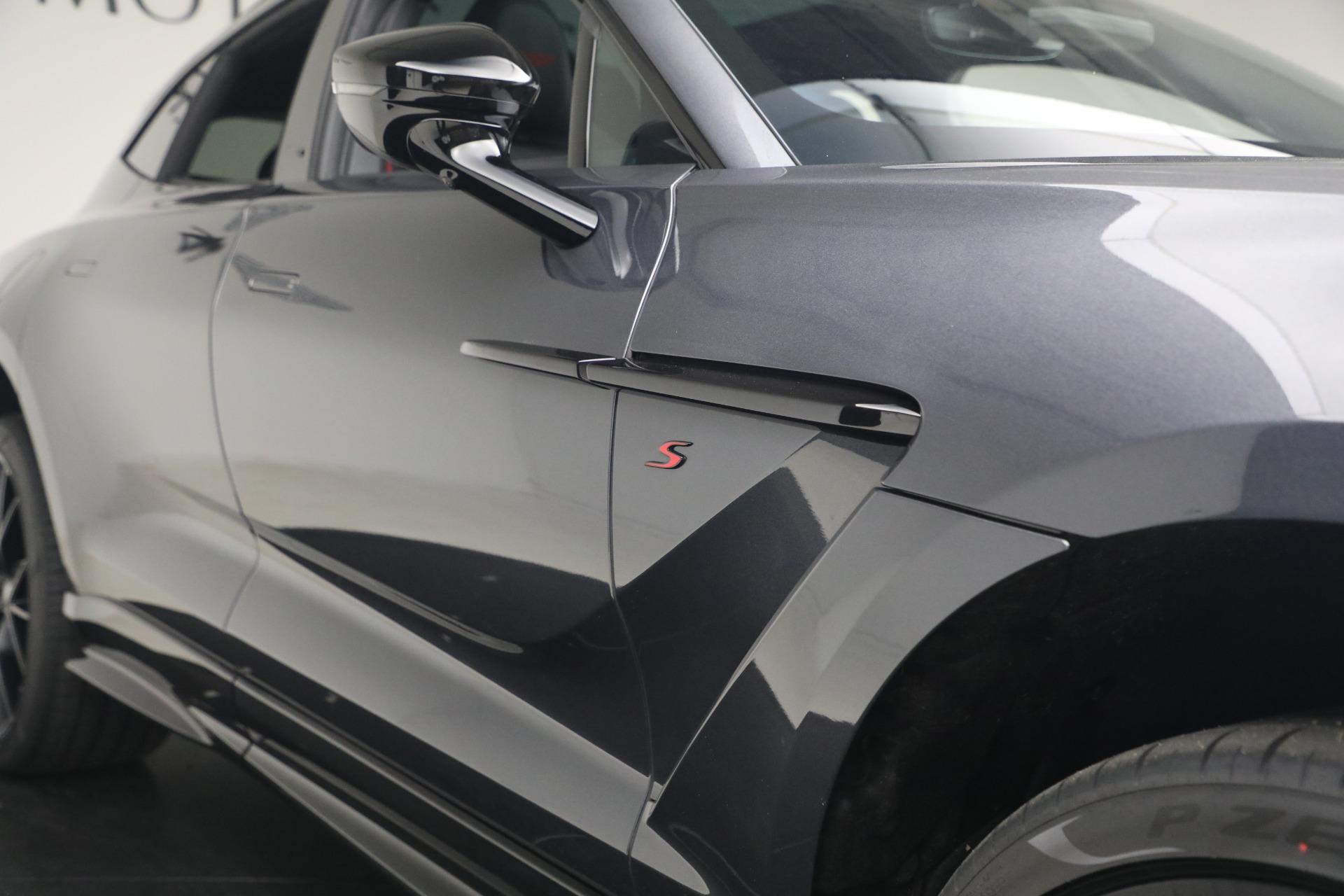 New-2026-Aston-Martin-DBX-S