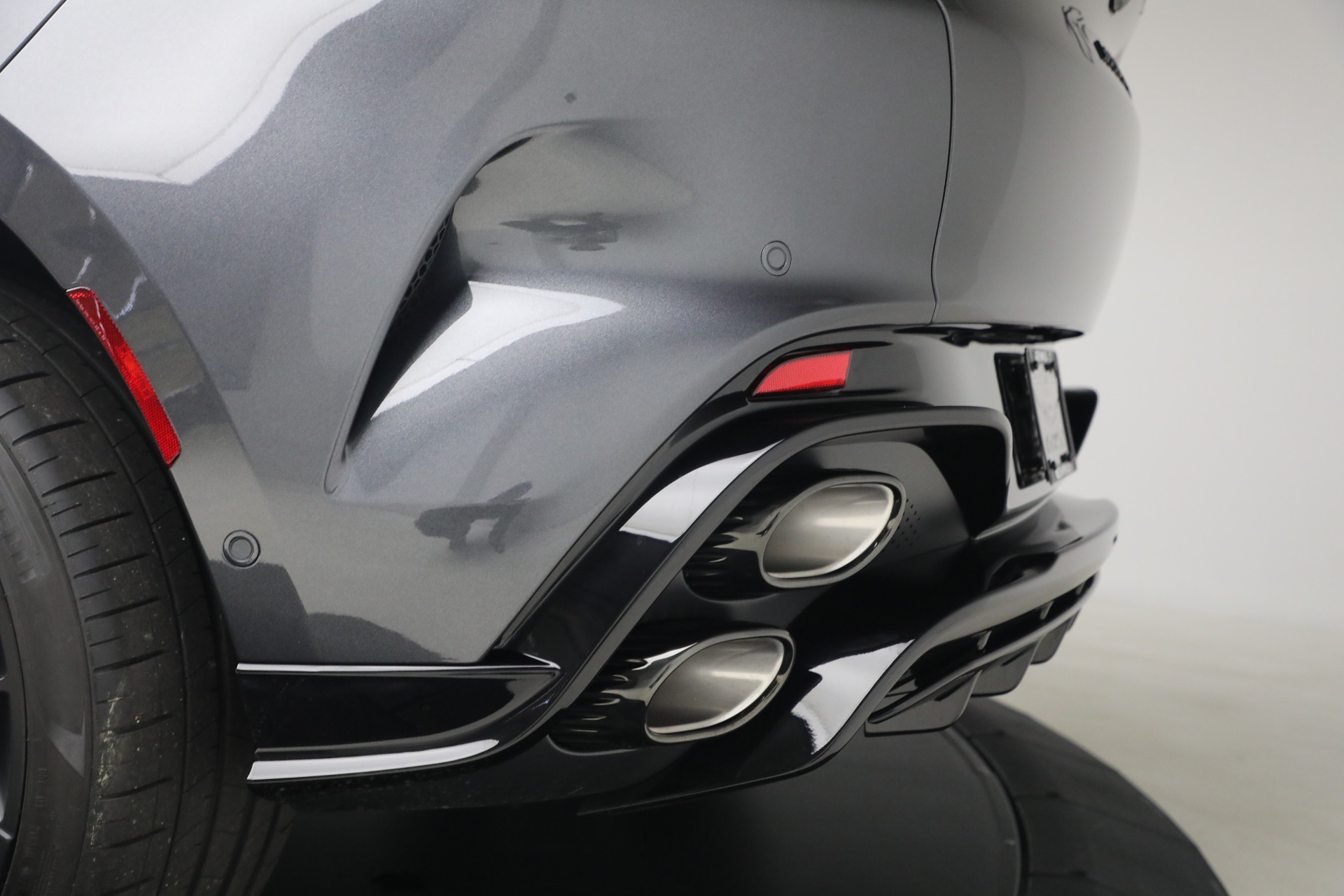 New-2026-Aston-Martin-DBX-S