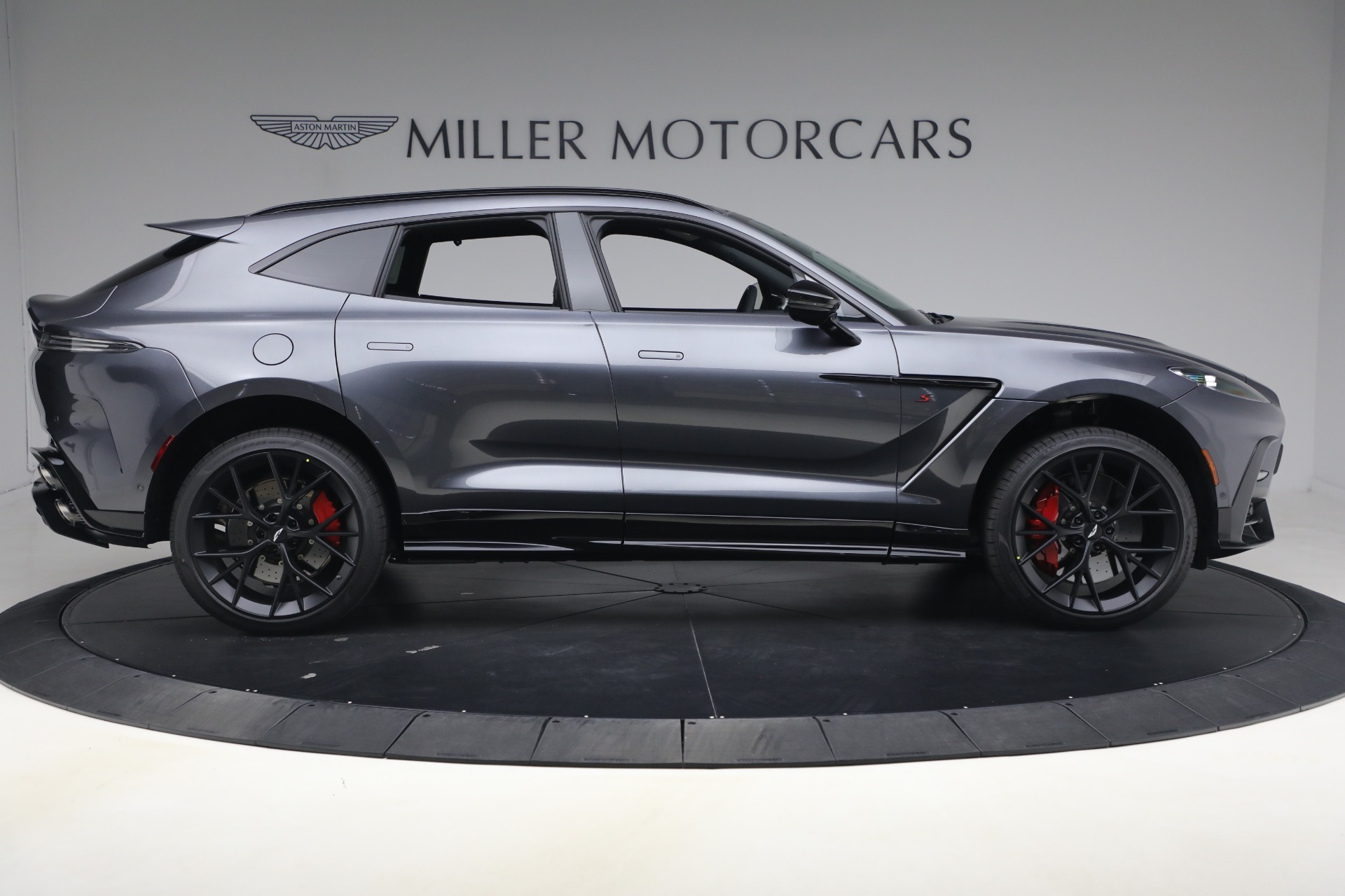 New-2026-Aston-Martin-DBX-S