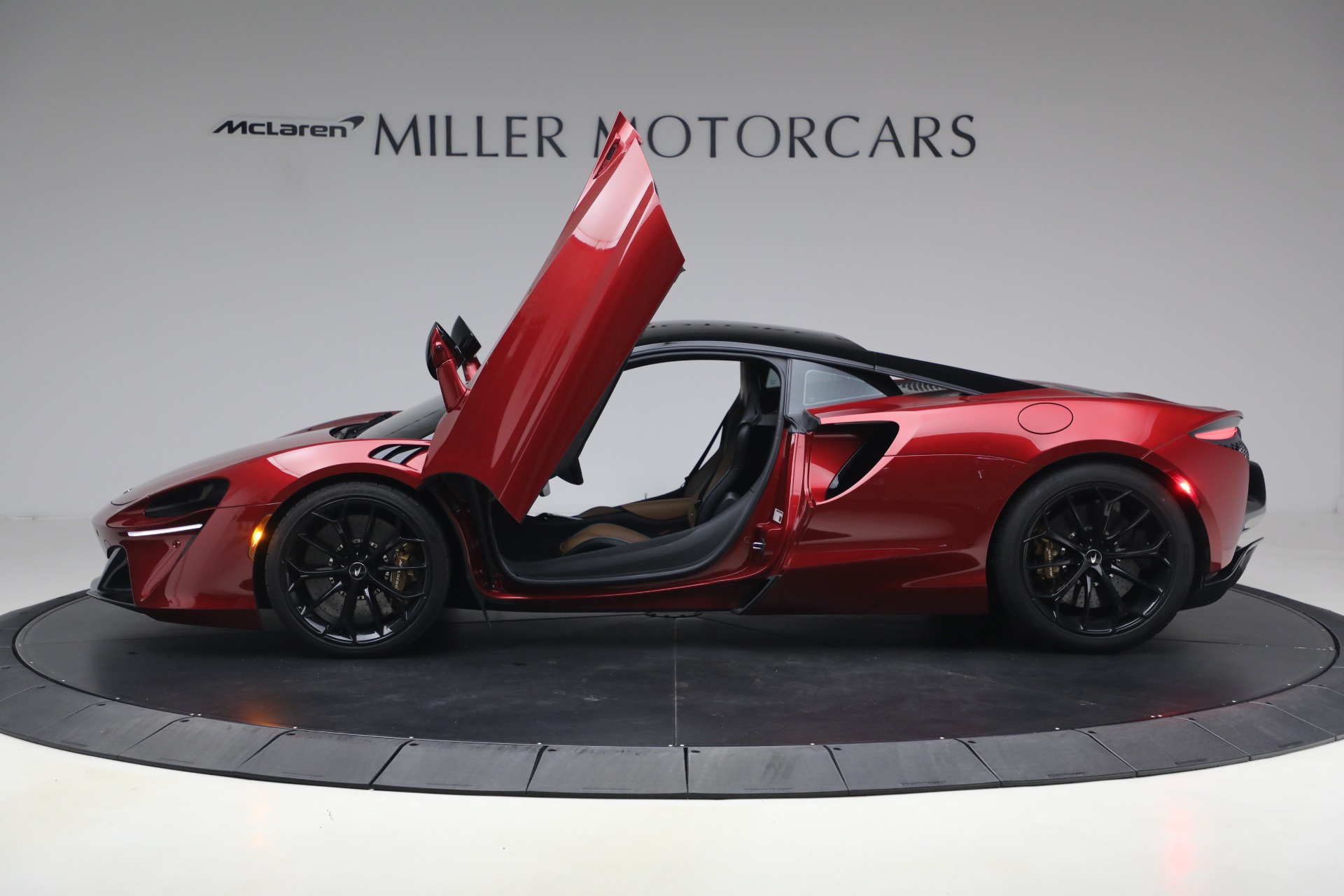 Used-2024-McLaren-Artura-TechLux