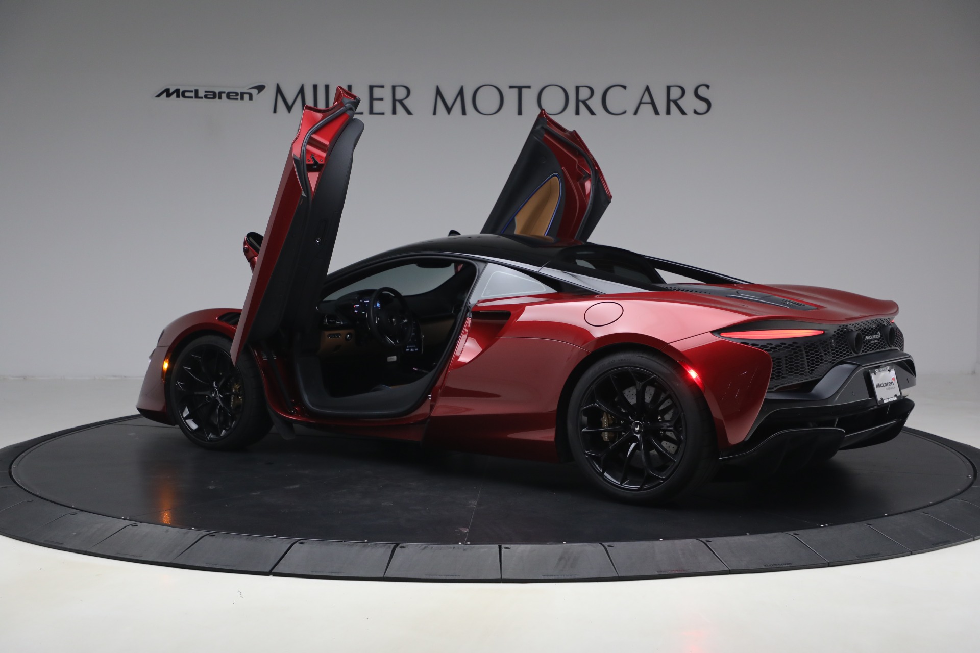 Used-2024-McLaren-Artura-TechLux