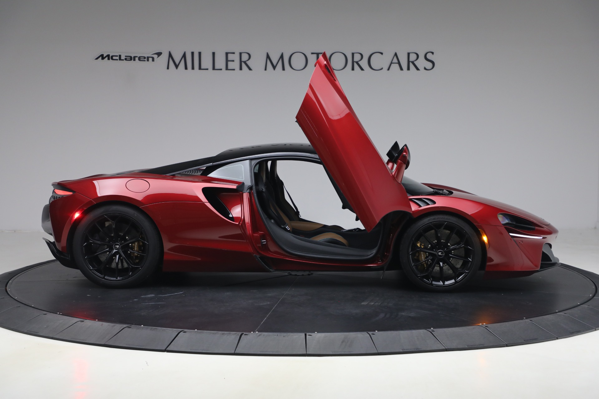 Used-2024-McLaren-Artura-TechLux