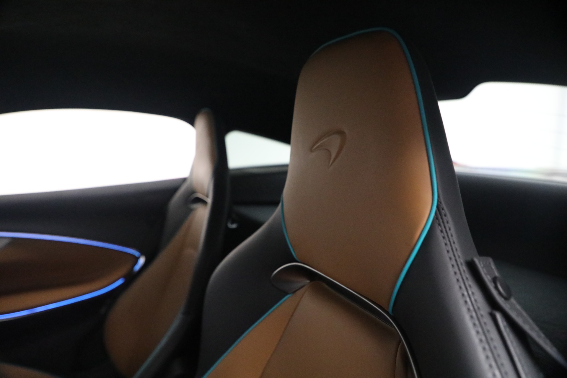 Used-2024-McLaren-Artura-TechLux