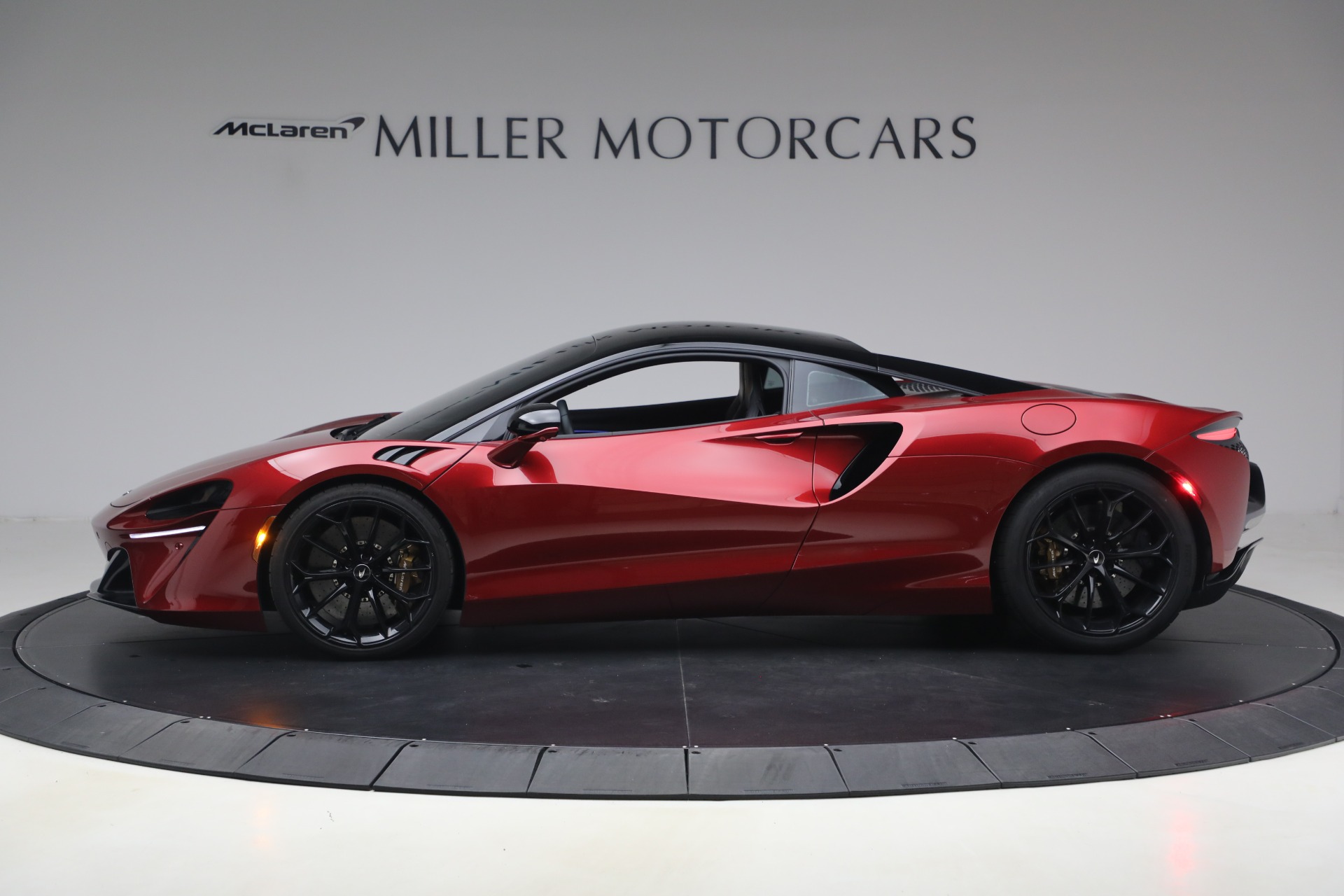 Used-2024-McLaren-Artura-TechLux