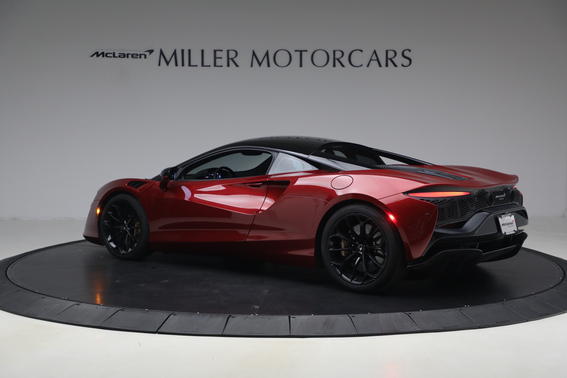 Used-2024-McLaren-Artura-TechLux