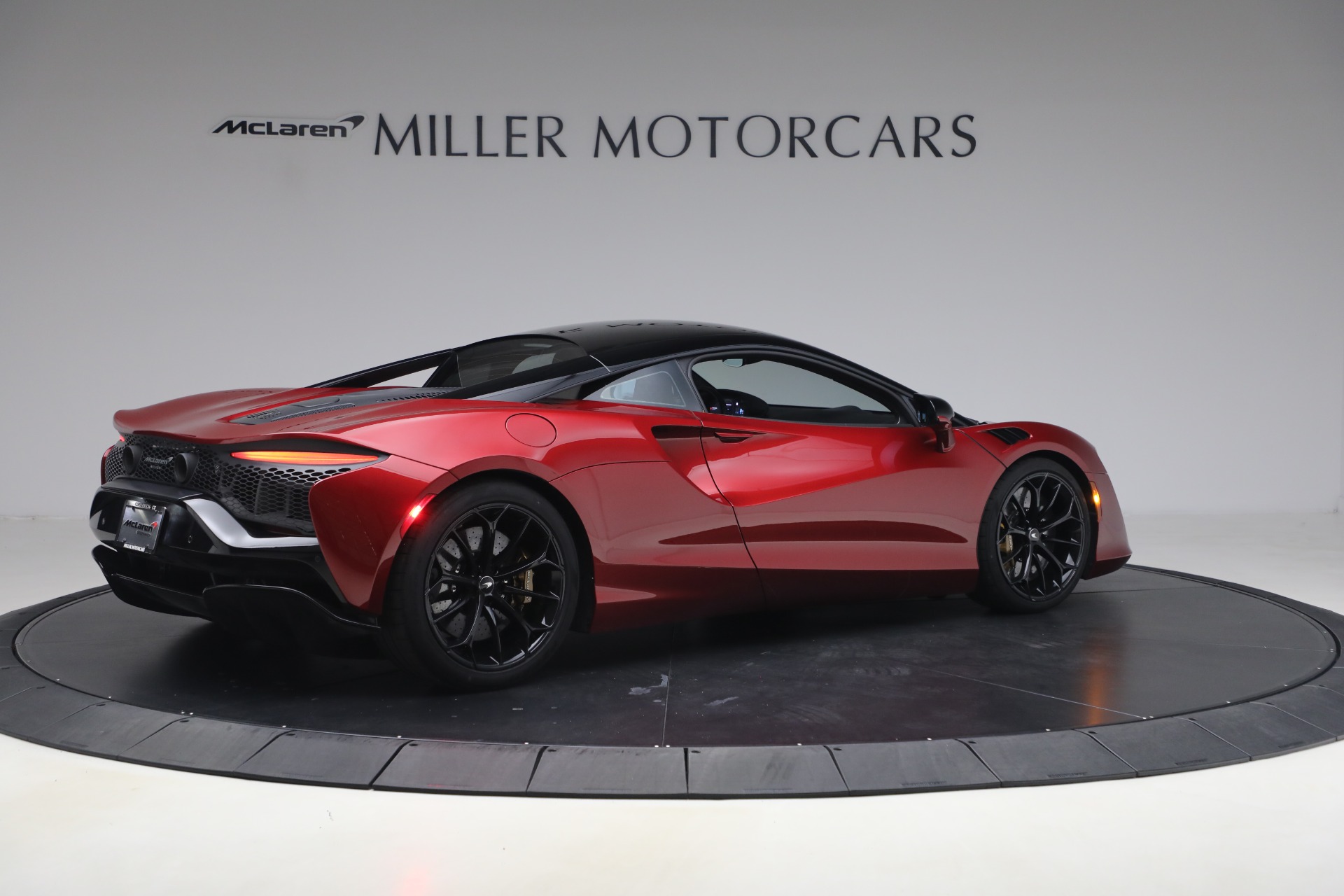 Used-2024-McLaren-Artura-TechLux