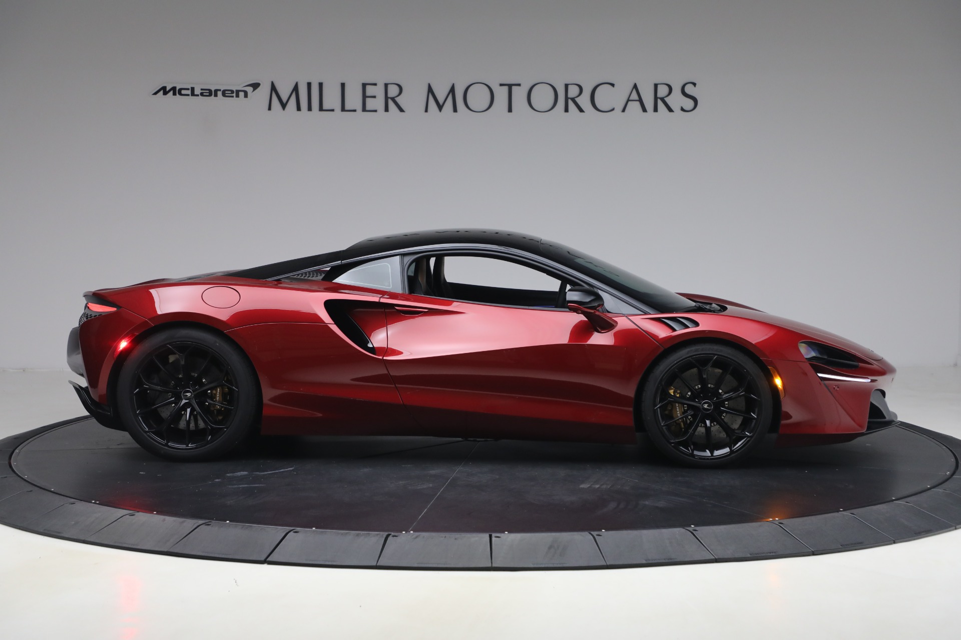 Used-2024-McLaren-Artura-TechLux