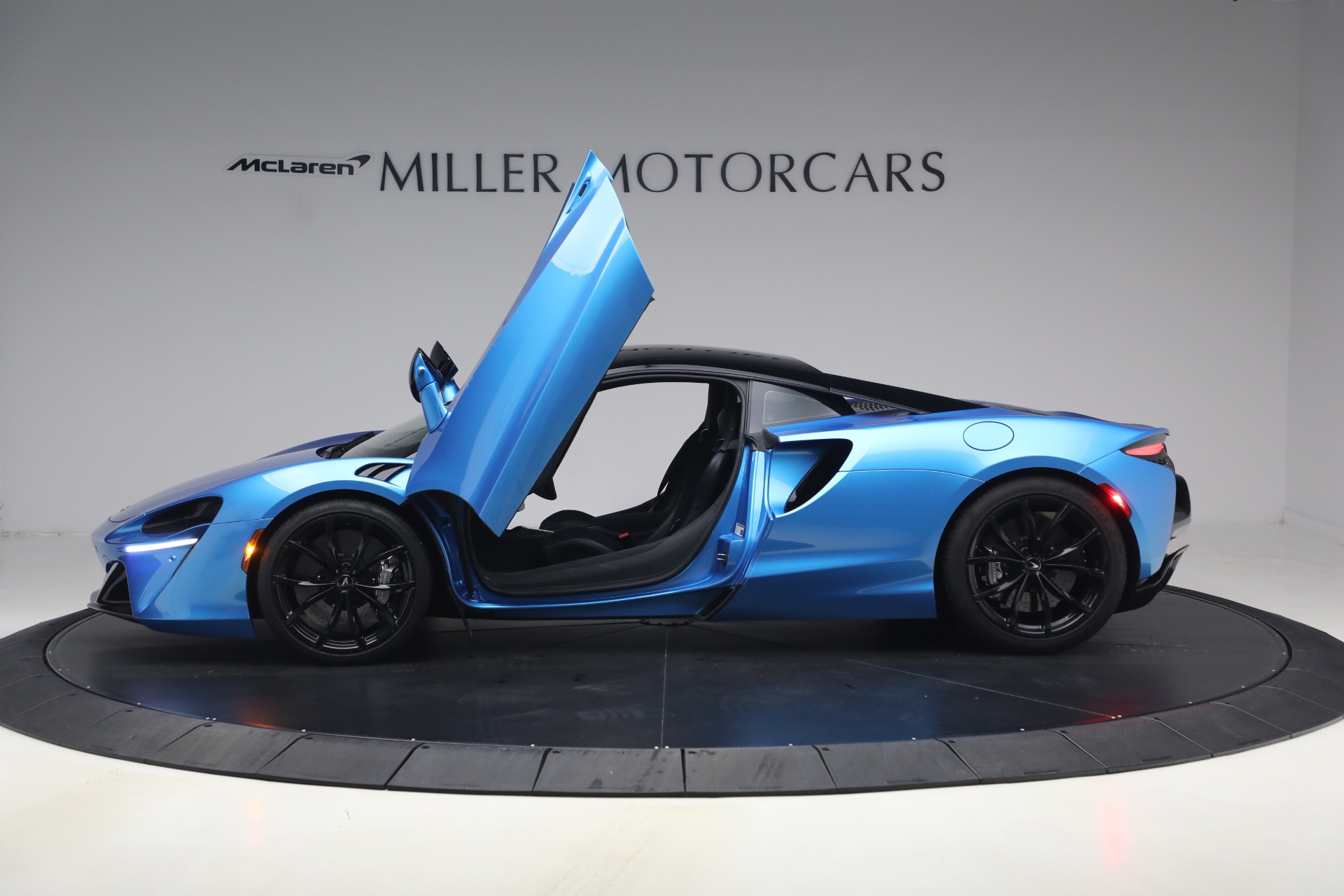 Used-2024-McLaren-Artura-Performance