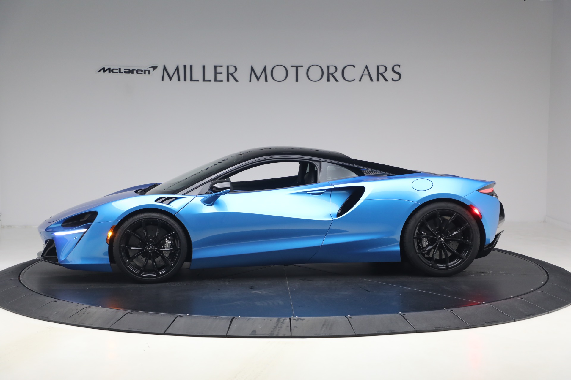 Used-2024-McLaren-Artura-Performance