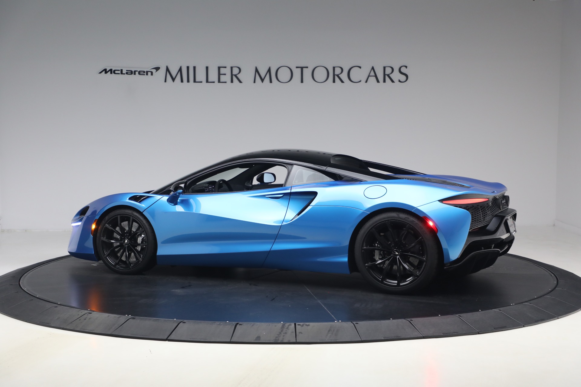 Used-2024-McLaren-Artura-Performance