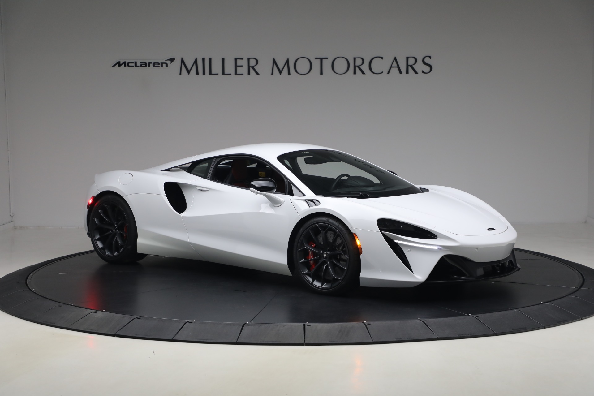 Used-2023-McLaren-Artura-TechLux