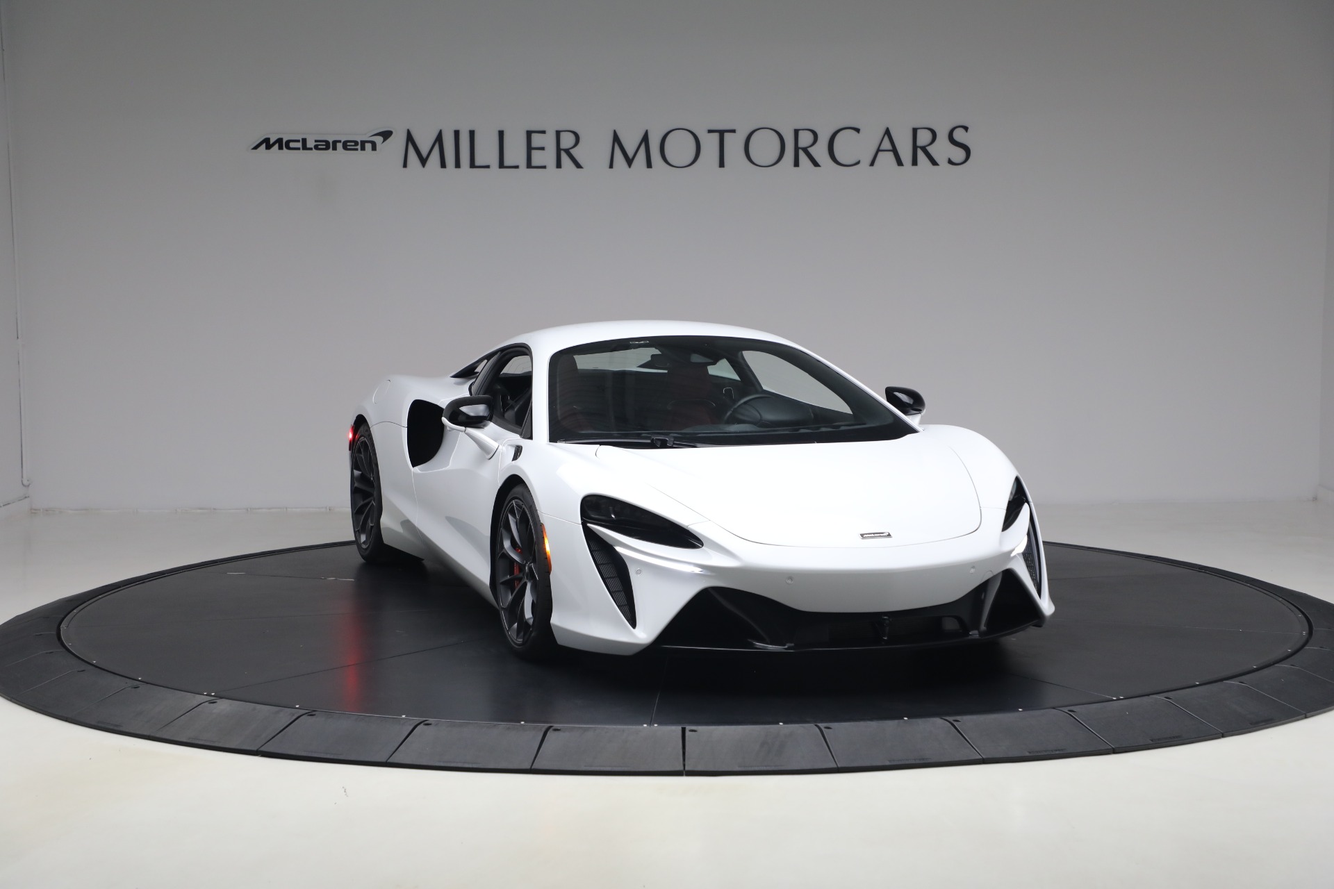 Used-2023-McLaren-Artura-TechLux