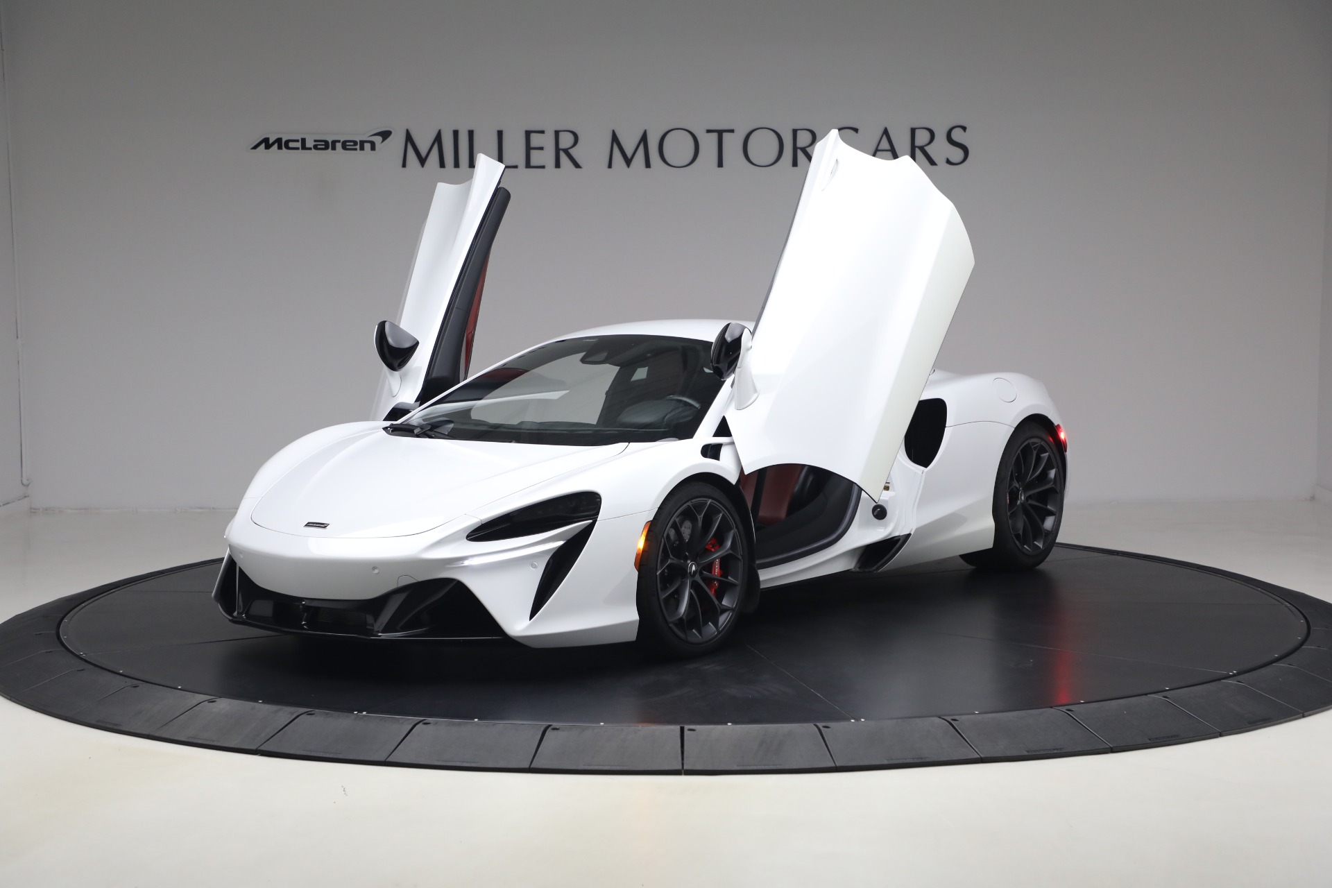 Used-2023-McLaren-Artura-TechLux