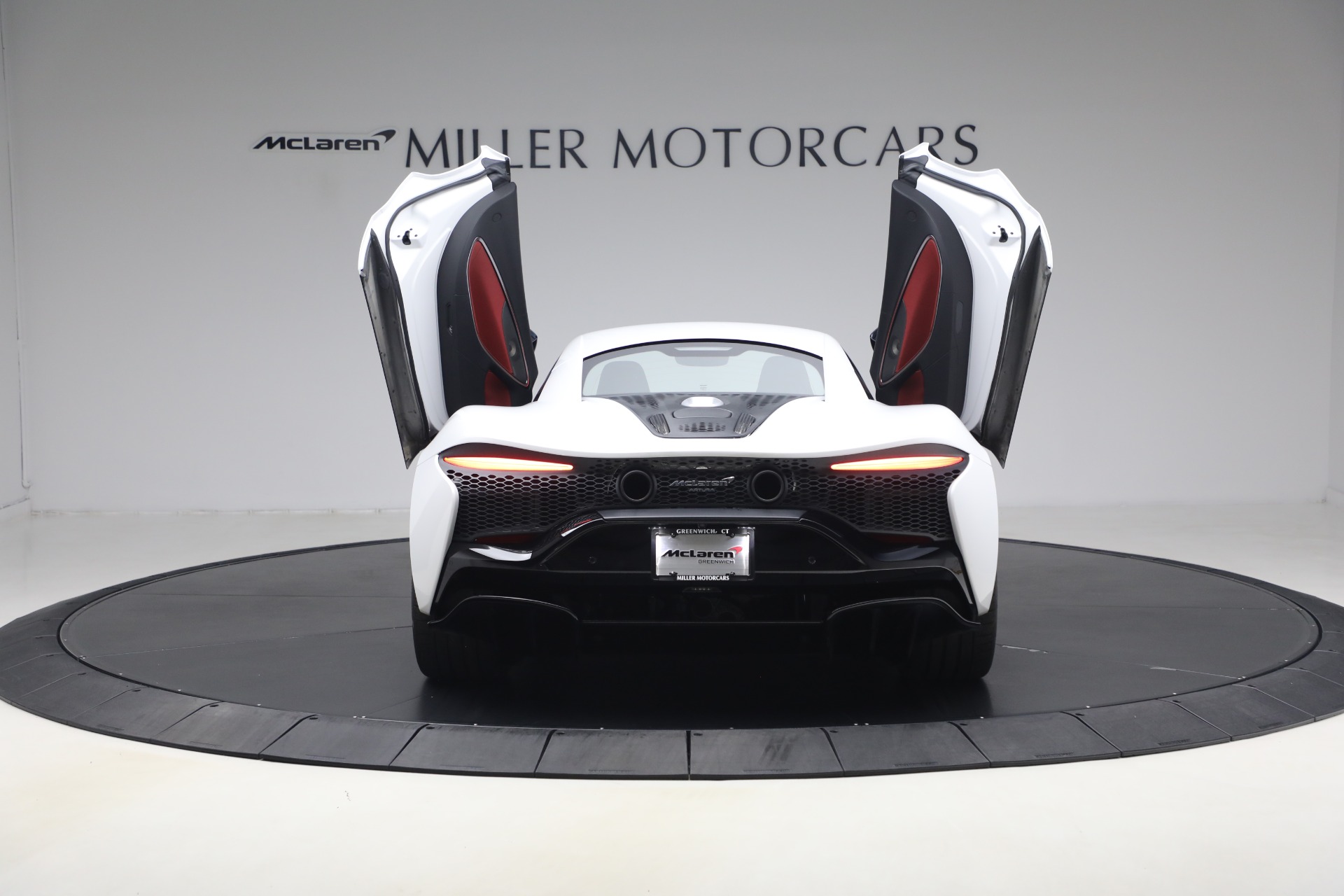 Used-2023-McLaren-Artura-TechLux