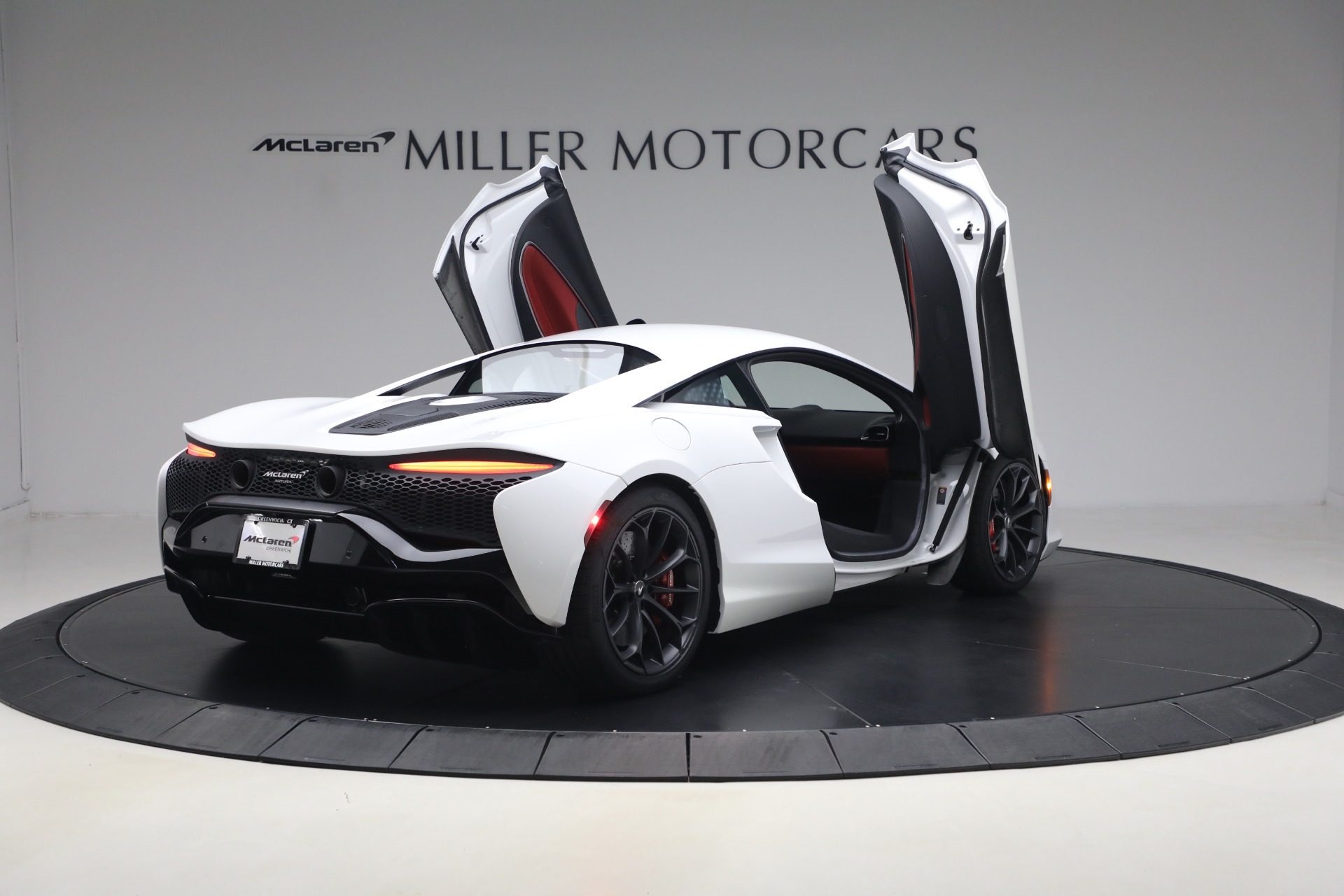 Used-2023-McLaren-Artura-TechLux