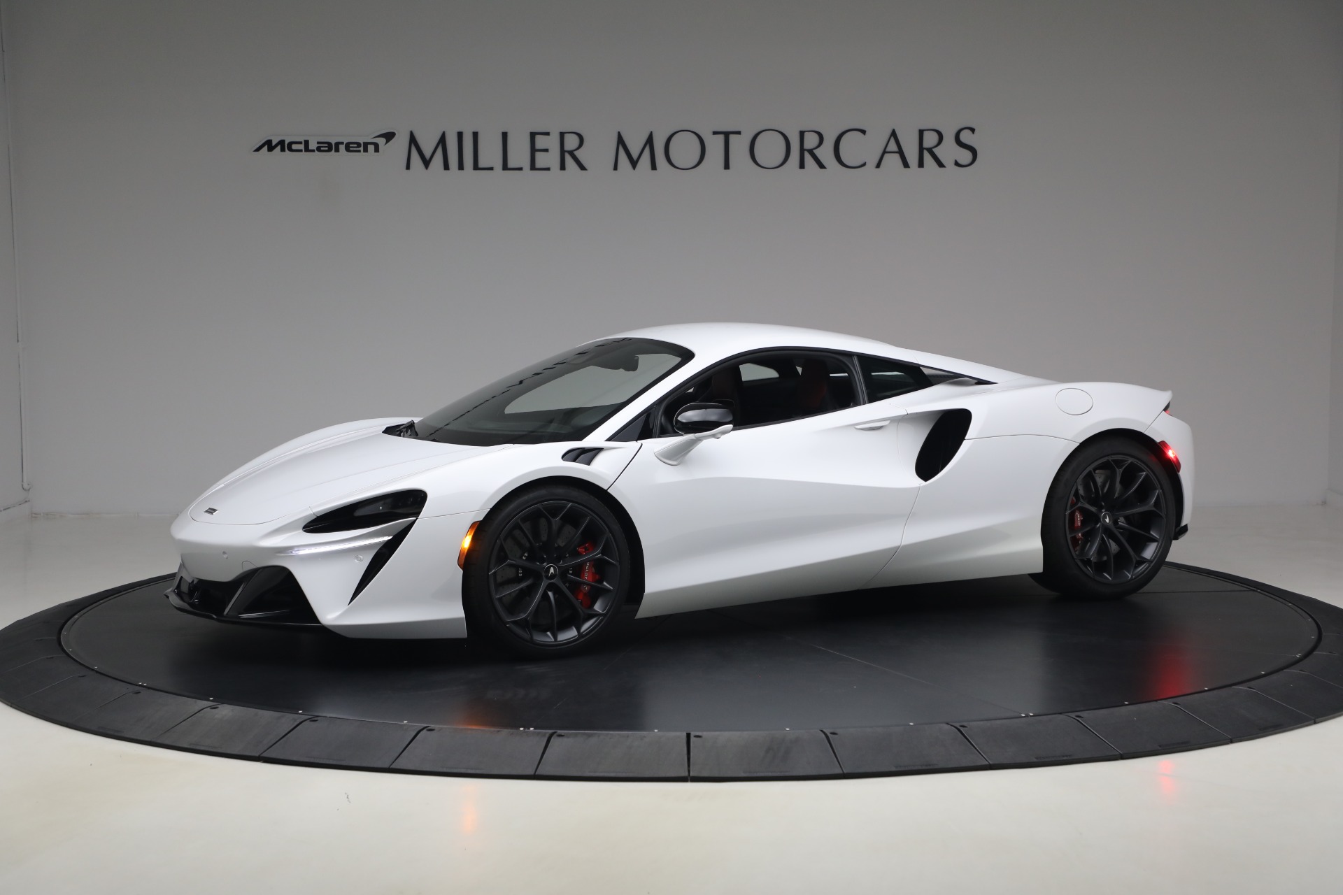 Used-2023-McLaren-Artura-TechLux