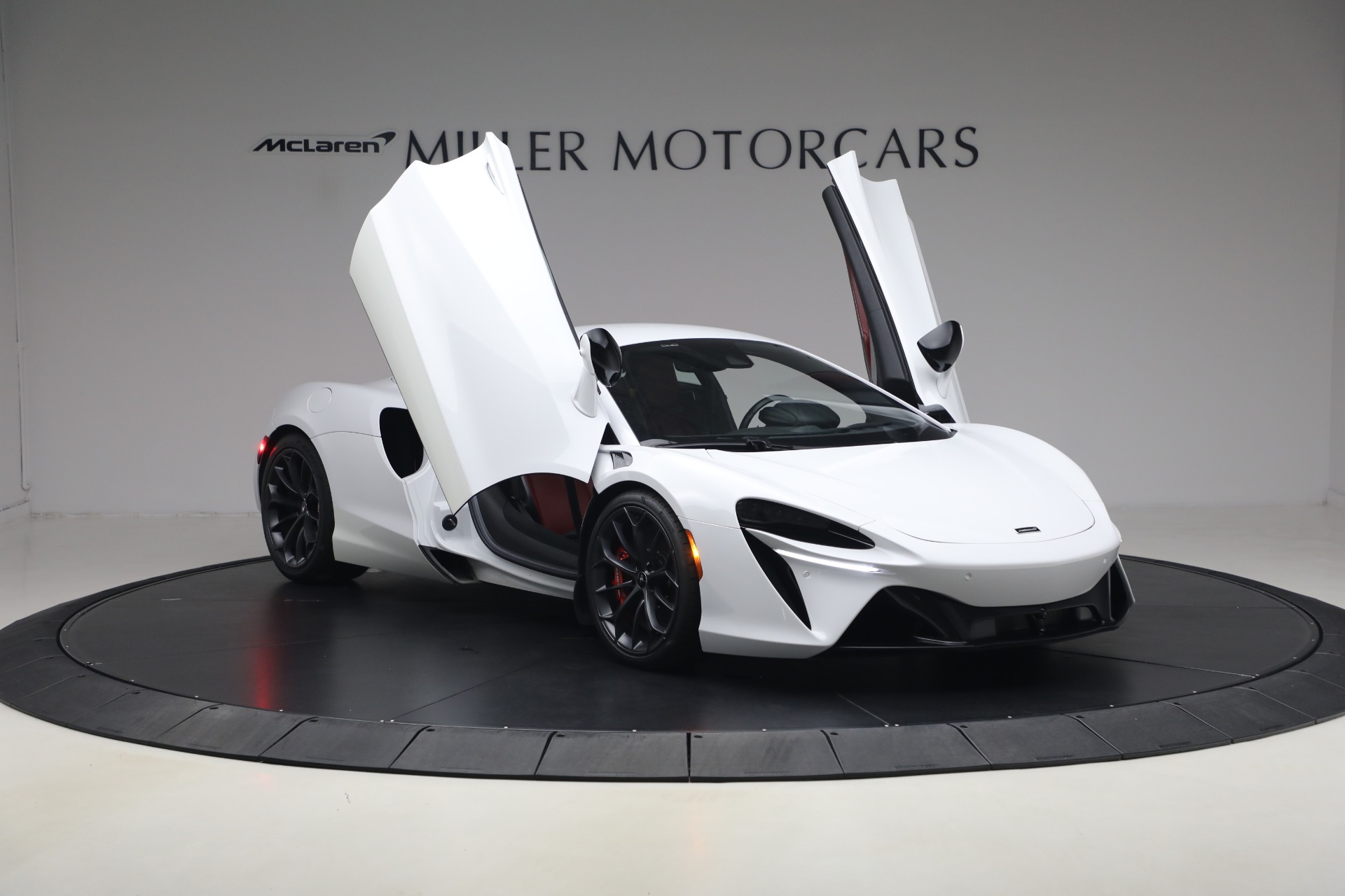 Used-2023-McLaren-Artura-TechLux