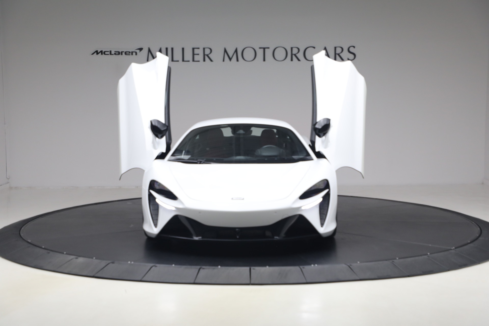 Used-2023-McLaren-Artura-TechLux
