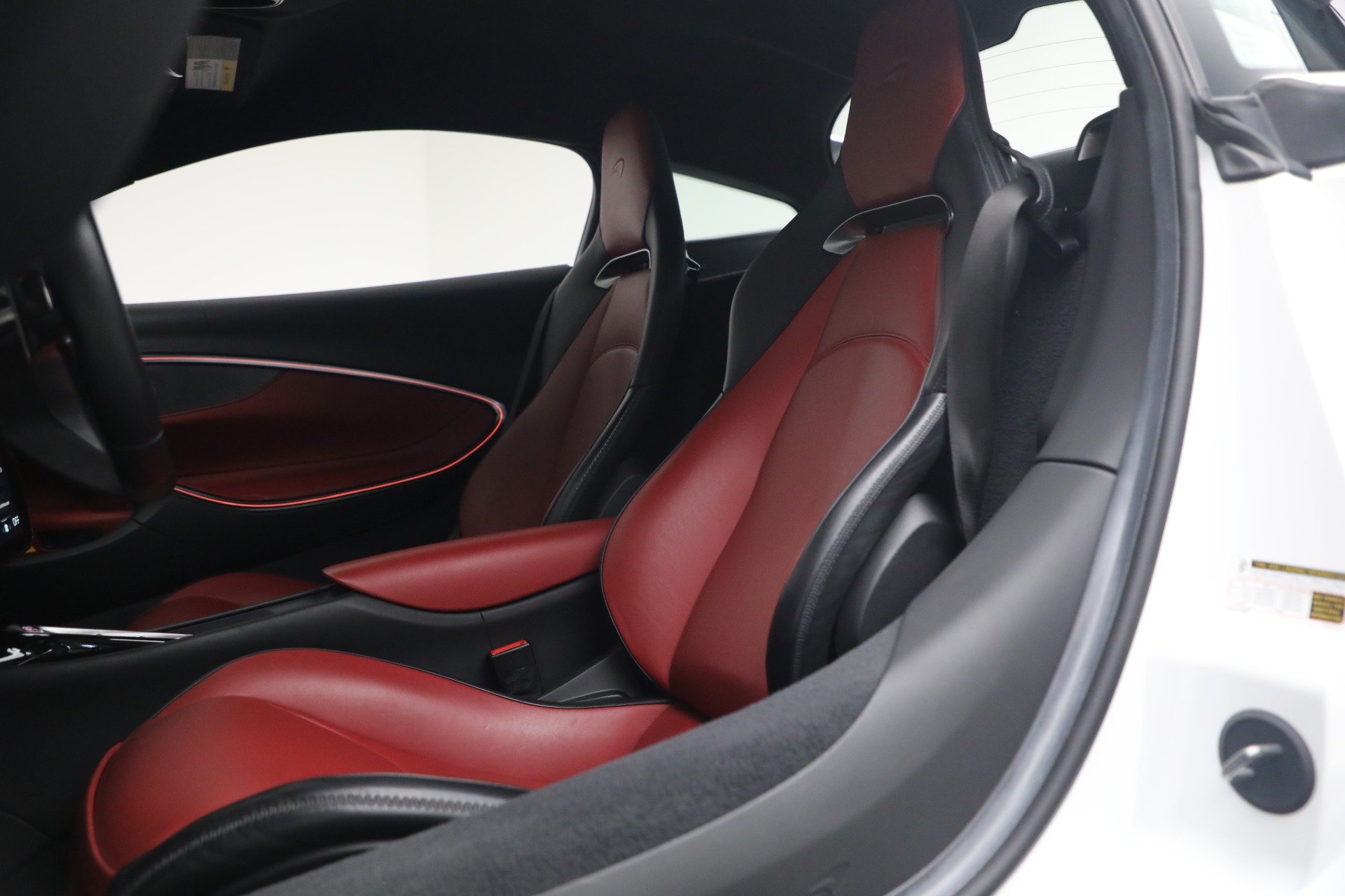 Used-2023-McLaren-Artura-TechLux