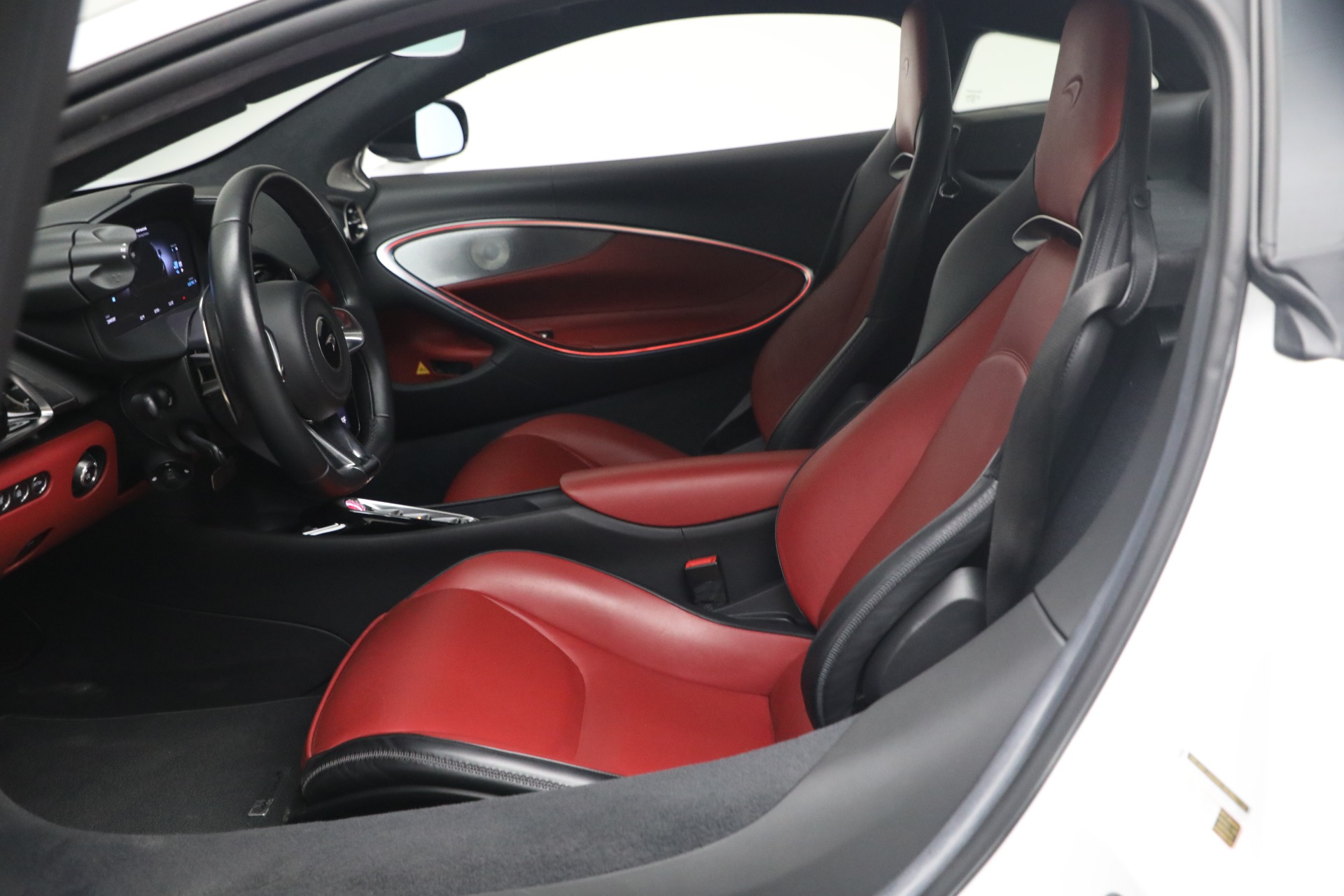 Used-2023-McLaren-Artura-TechLux