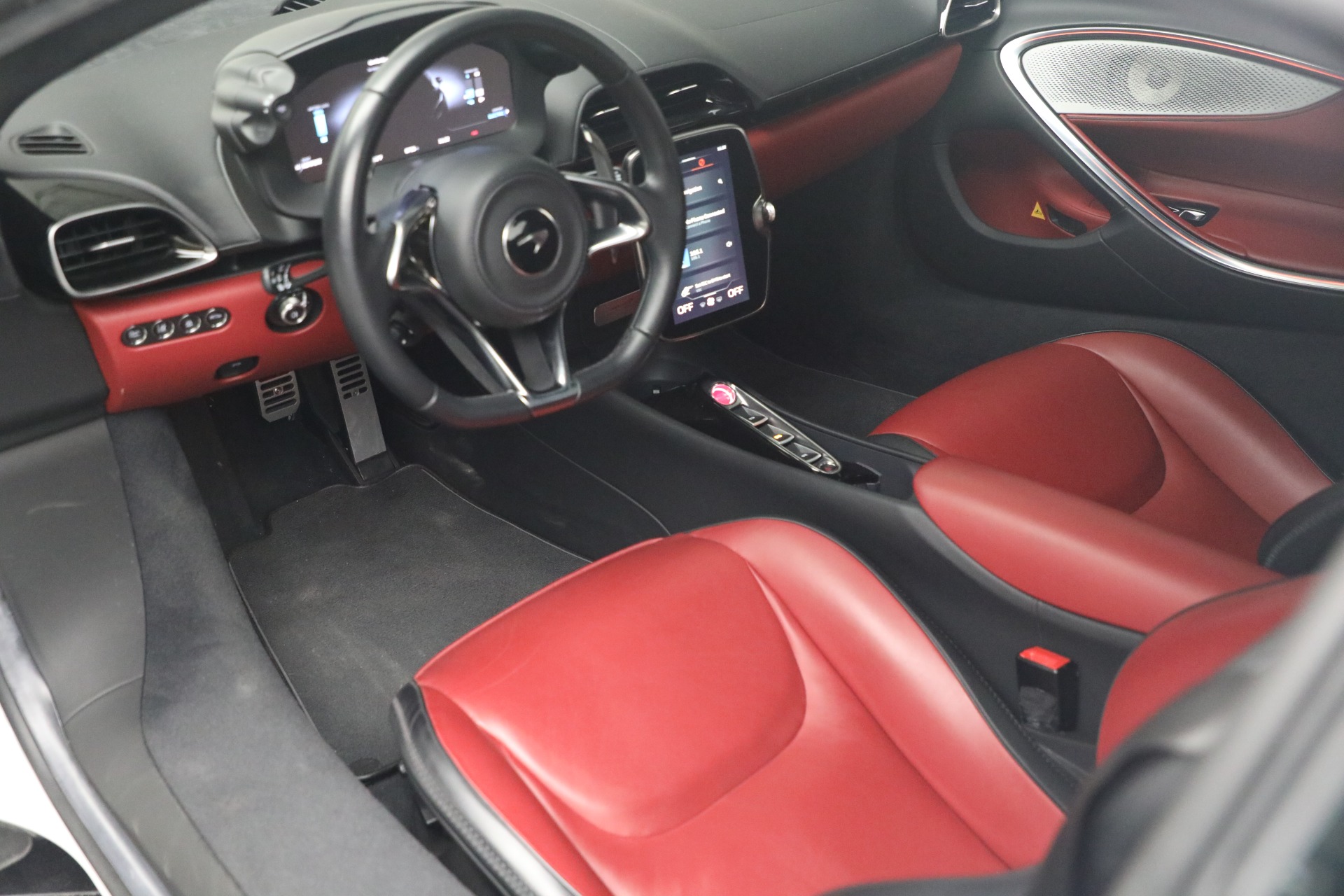 Used-2023-McLaren-Artura-TechLux