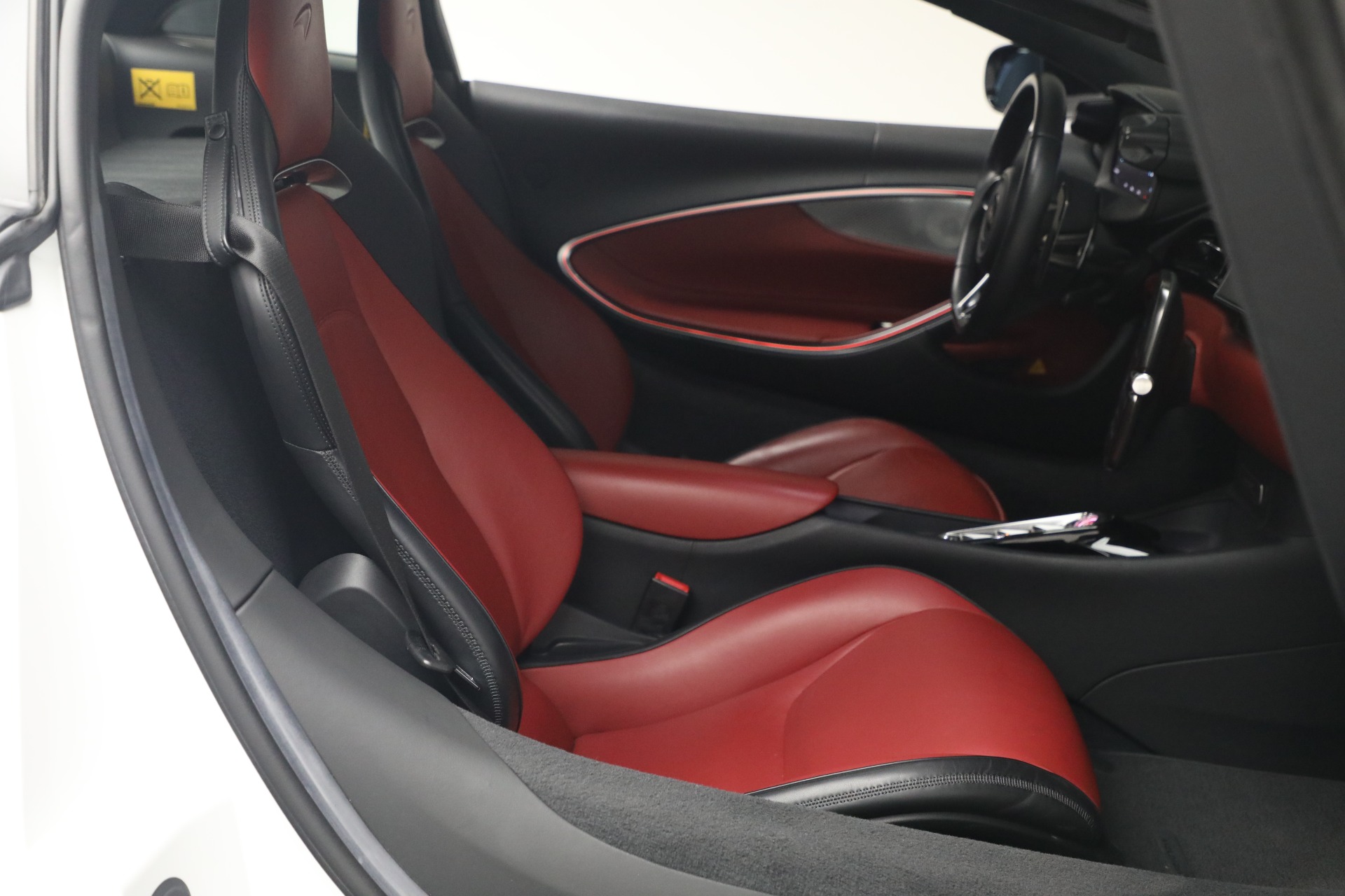 Used-2023-McLaren-Artura-TechLux