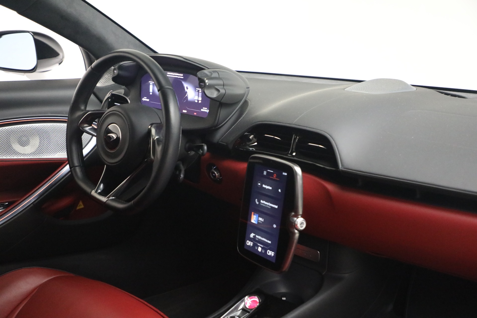 Used-2023-McLaren-Artura-TechLux