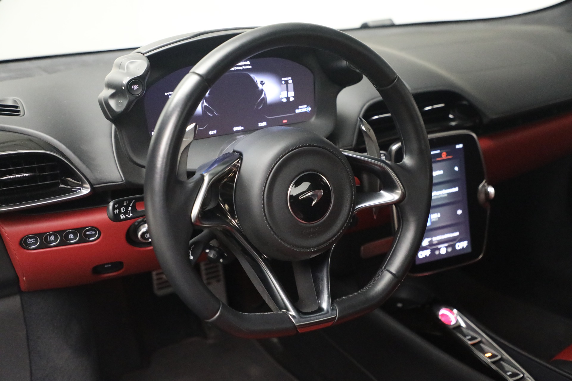 Used-2023-McLaren-Artura-TechLux