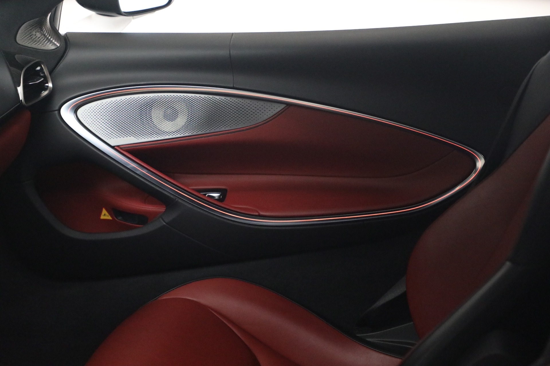 Used-2023-McLaren-Artura-TechLux