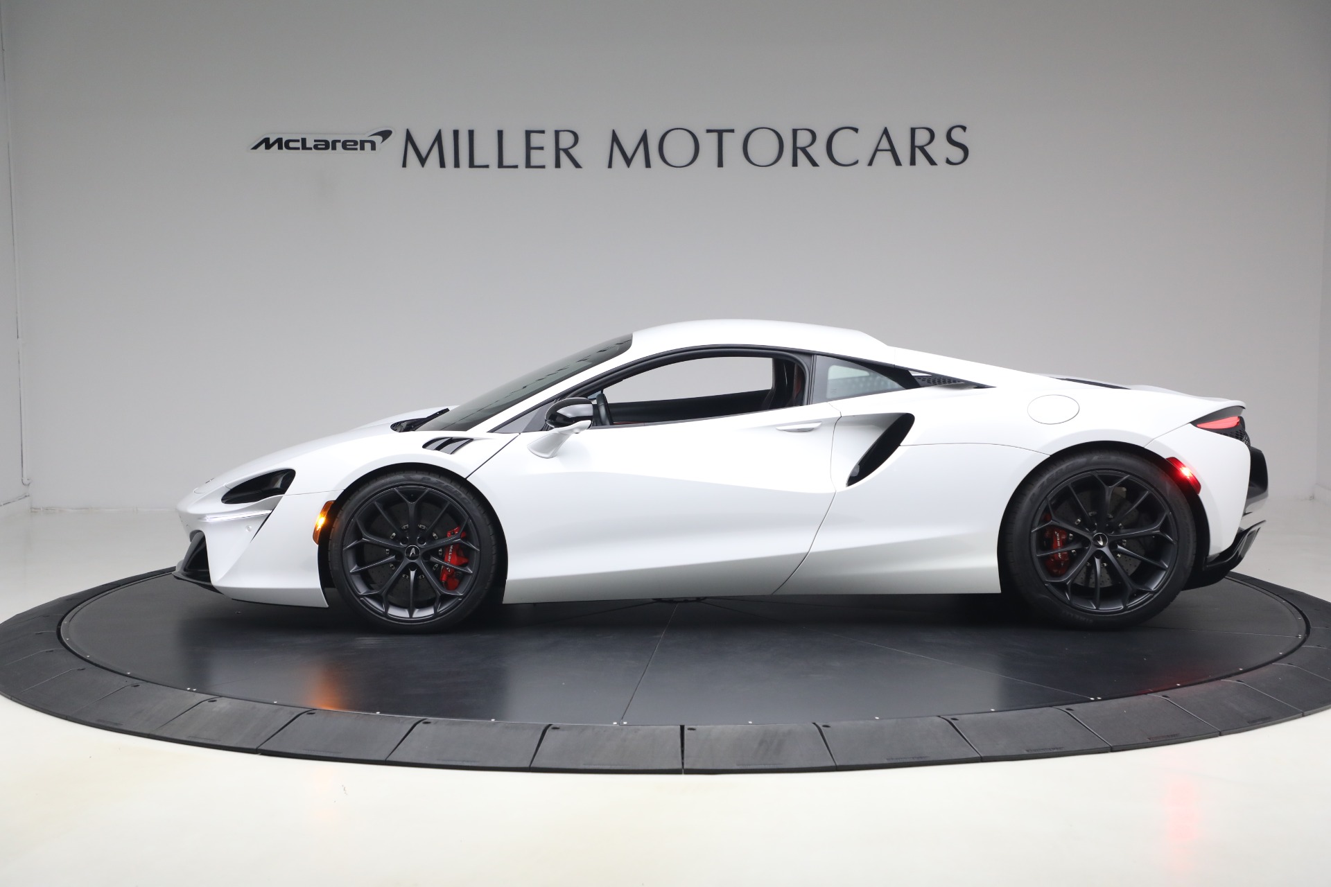 Used-2023-McLaren-Artura-TechLux