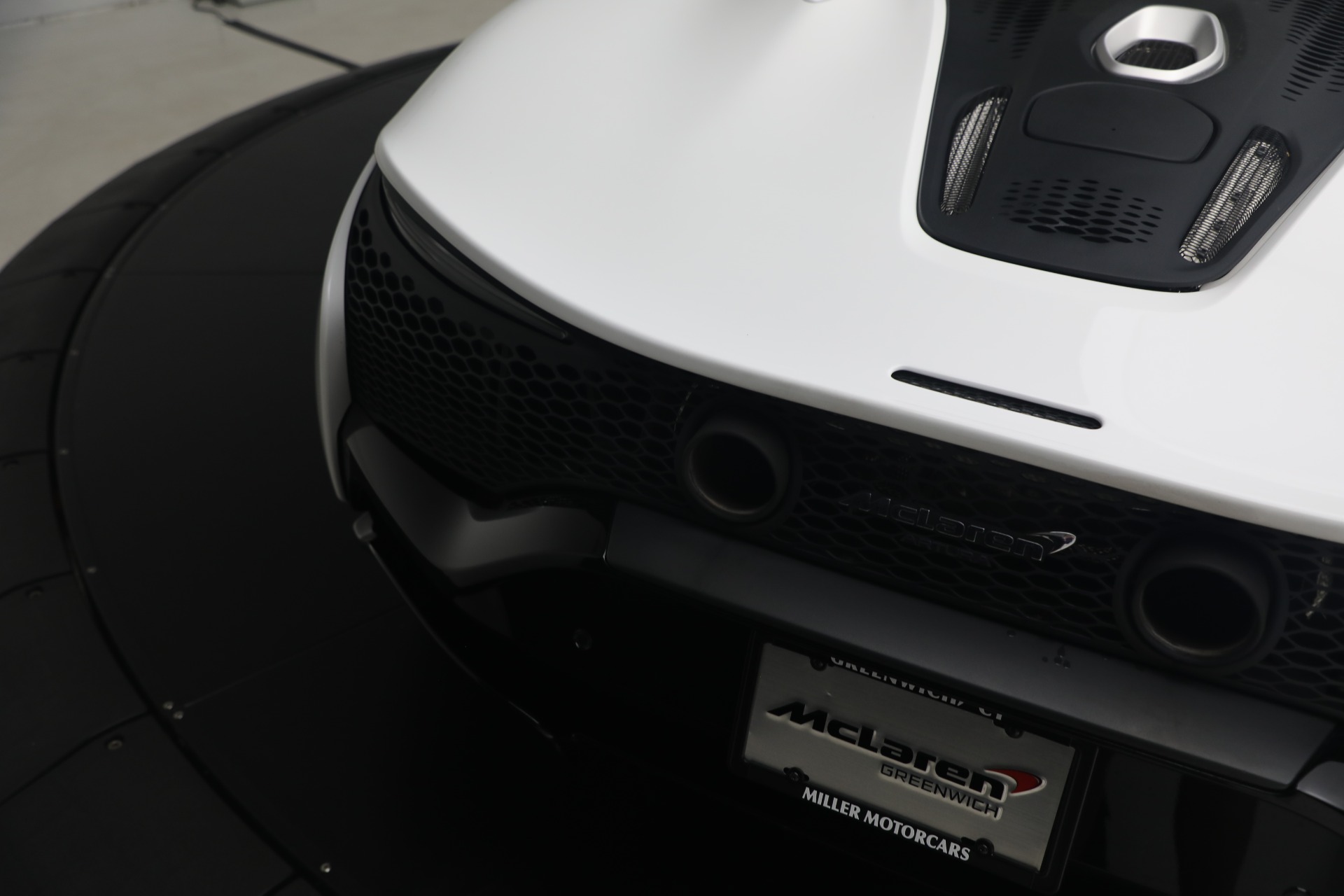 Used-2023-McLaren-Artura-TechLux