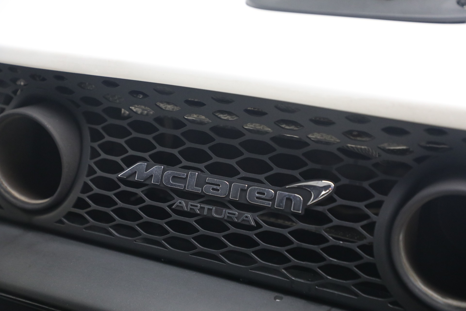 Used-2023-McLaren-Artura-TechLux