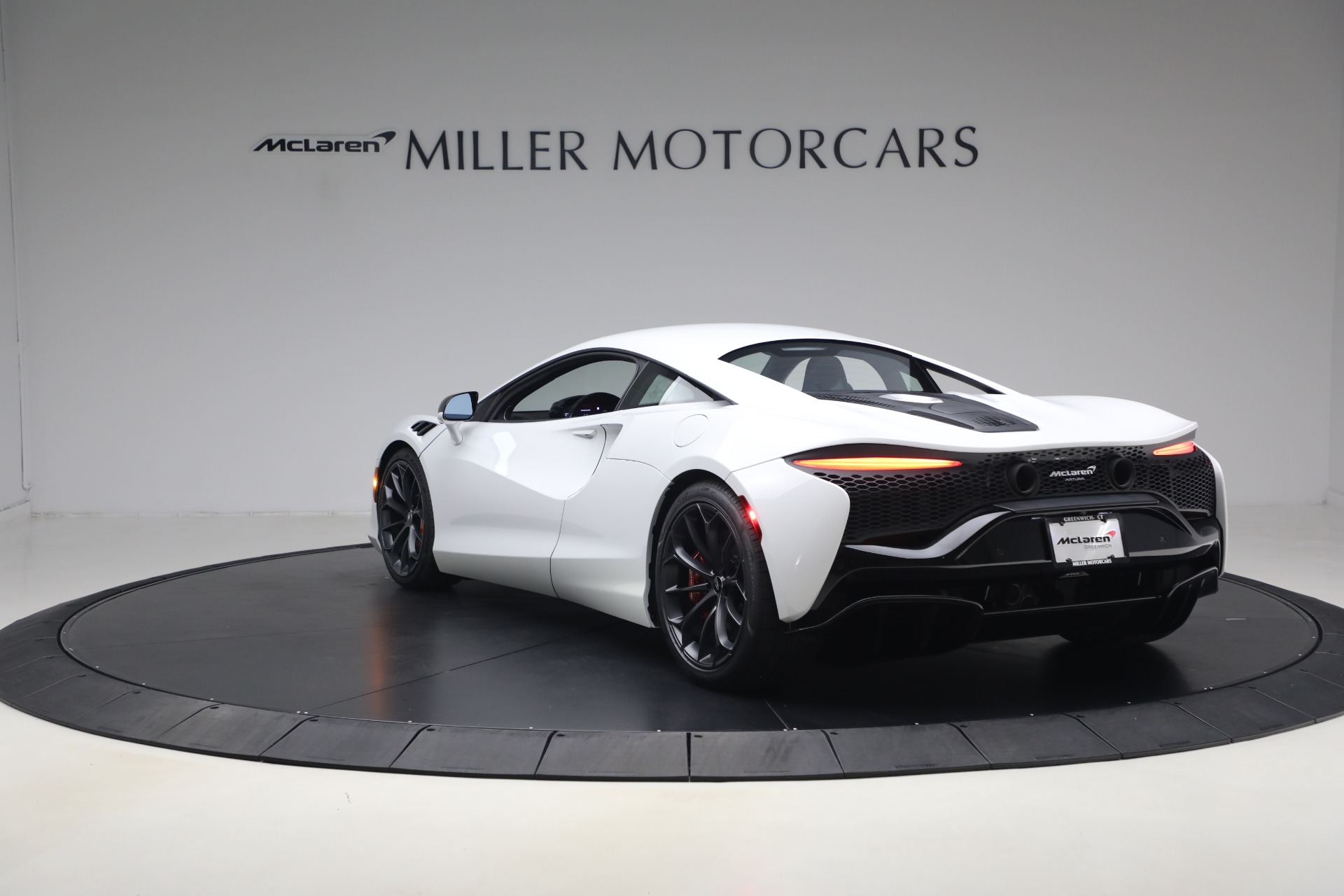Used-2023-McLaren-Artura-TechLux